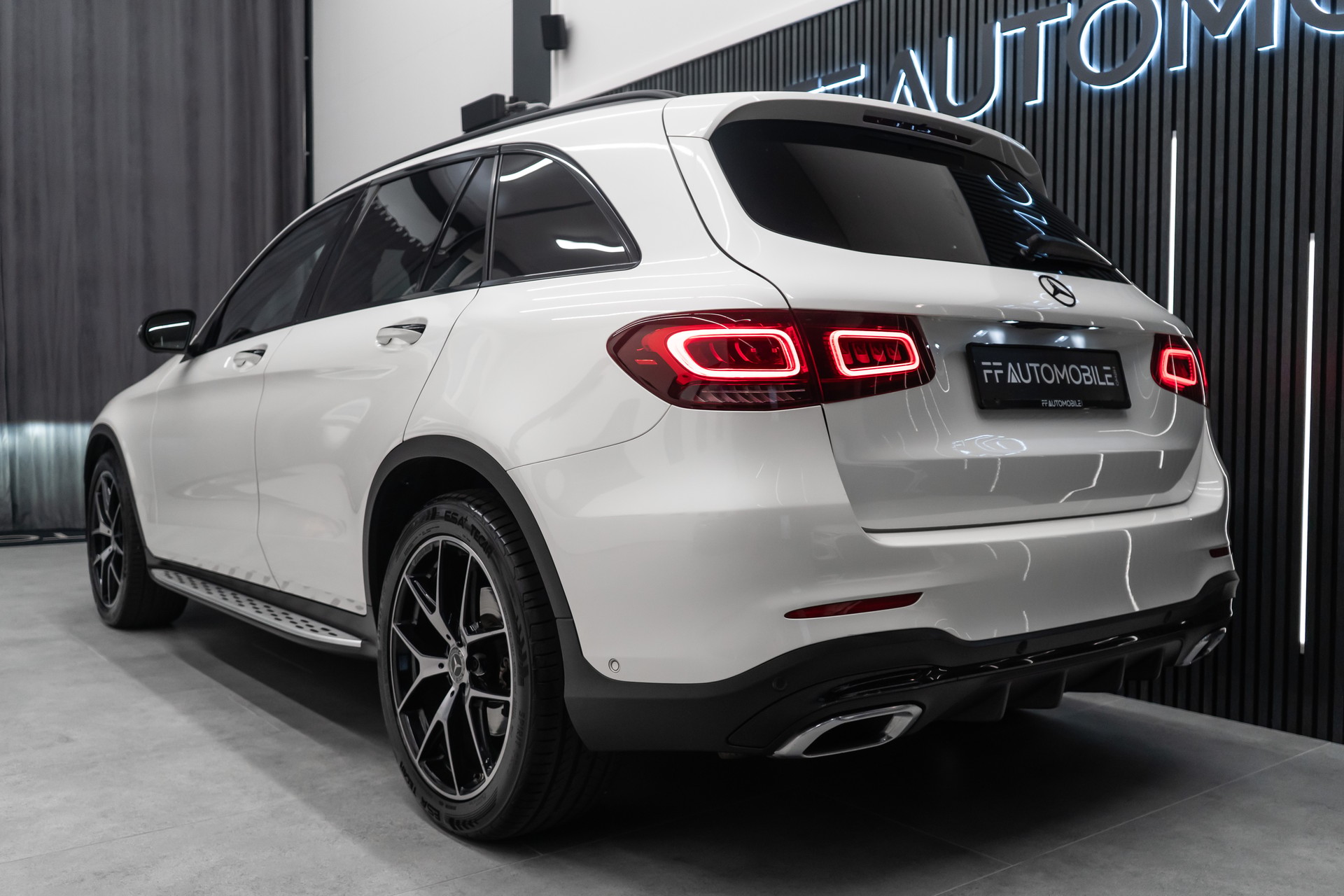 MERCEDES-BENZ GLC 220 d AMG Line 4Matic 9G-Tronic-image-8