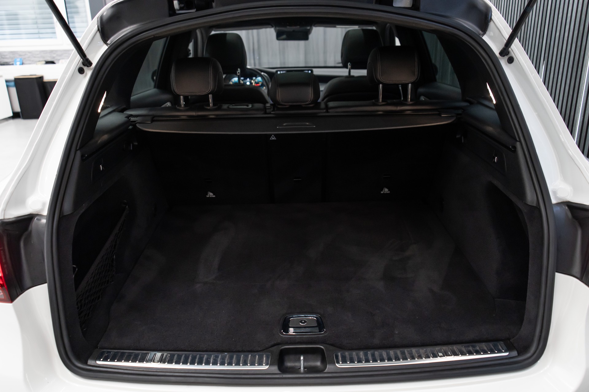 MERCEDES-BENZ GLC 220 d AMG Line 4Matic 9G-Tronic-image-12