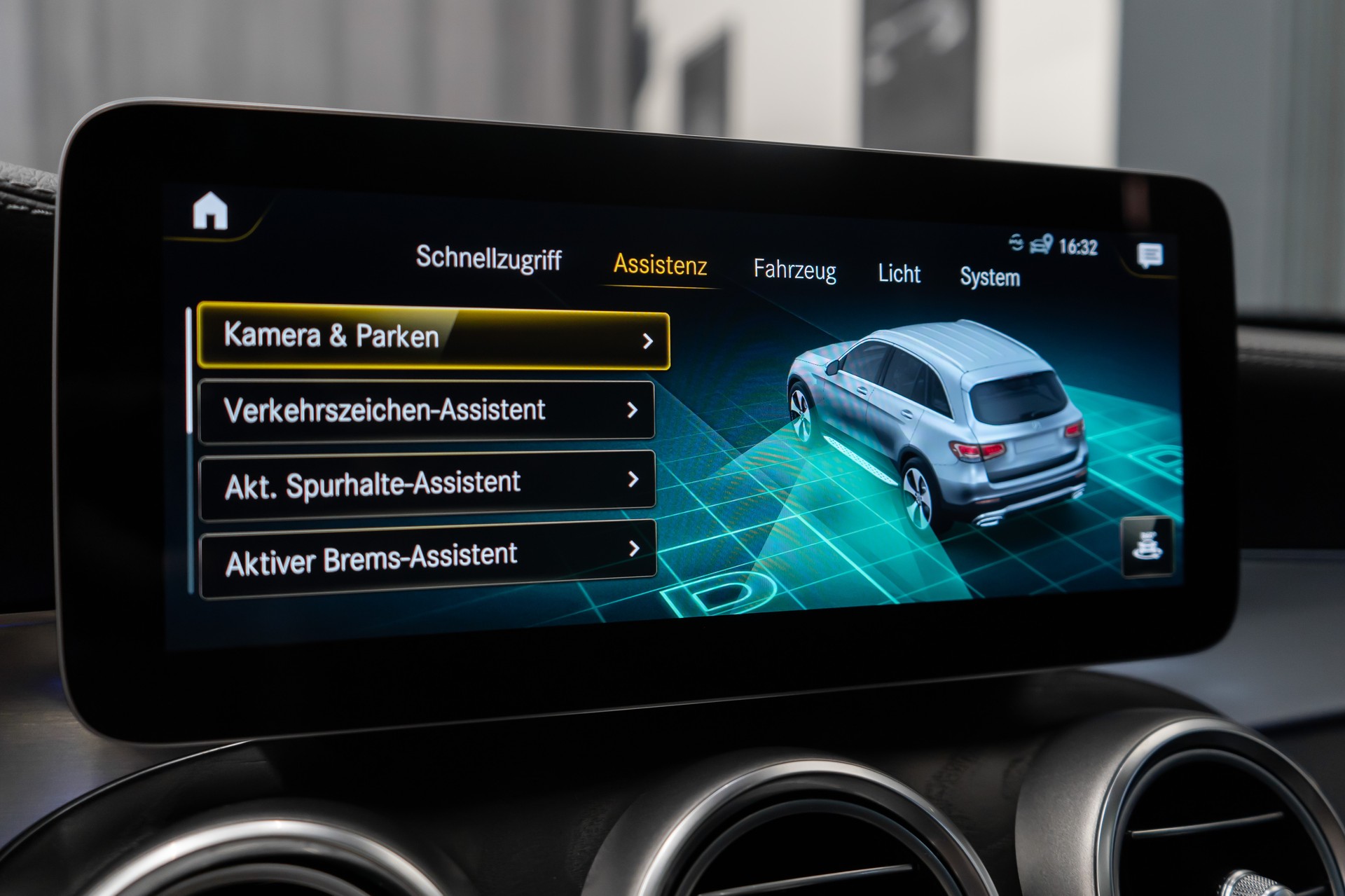 MERCEDES-BENZ GLC 220 d AMG Line 4Matic 9G-Tronic-image-25