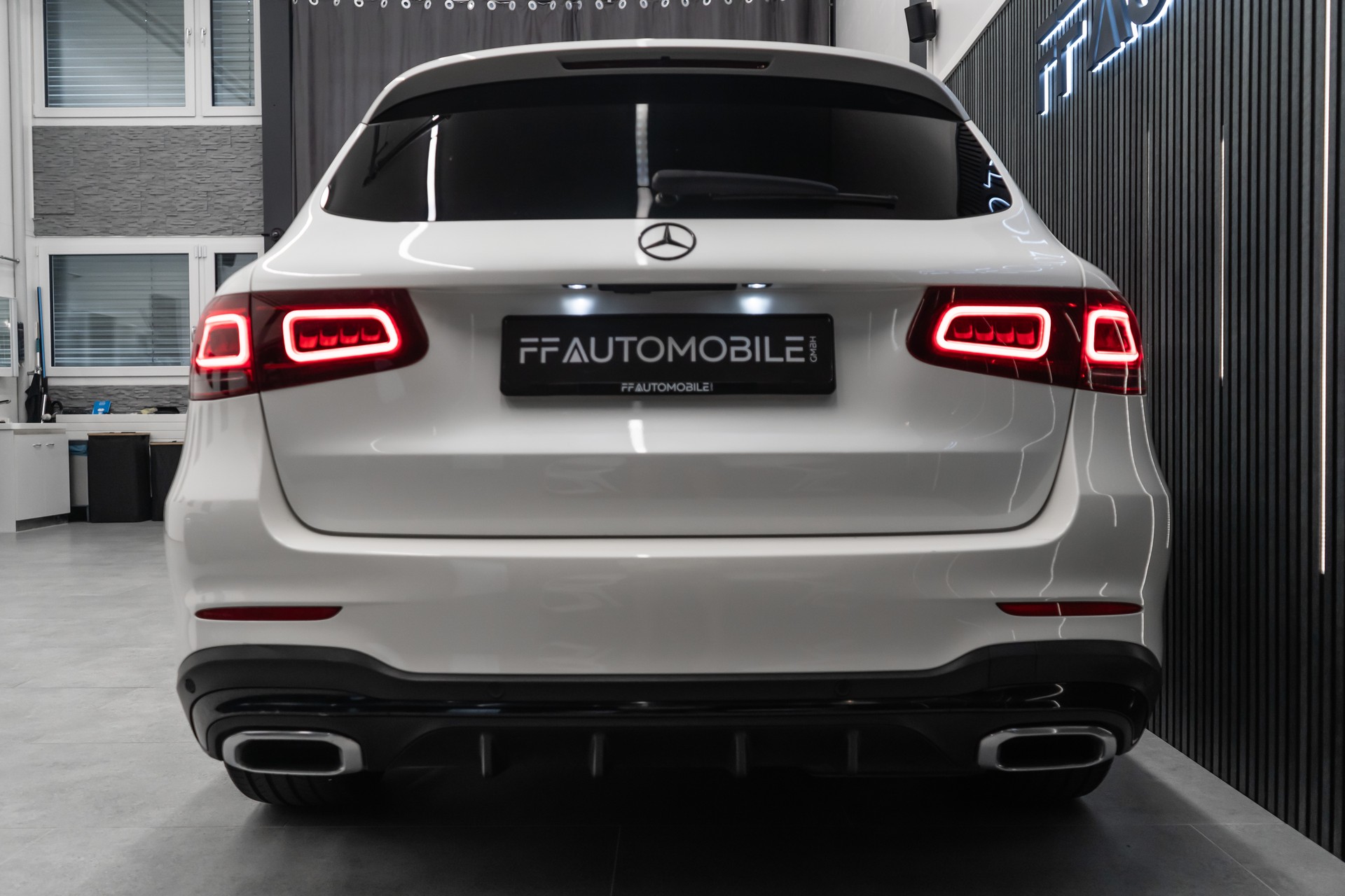 MERCEDES-BENZ GLC 220 d AMG Line 4Matic 9G-Tronic-image-10