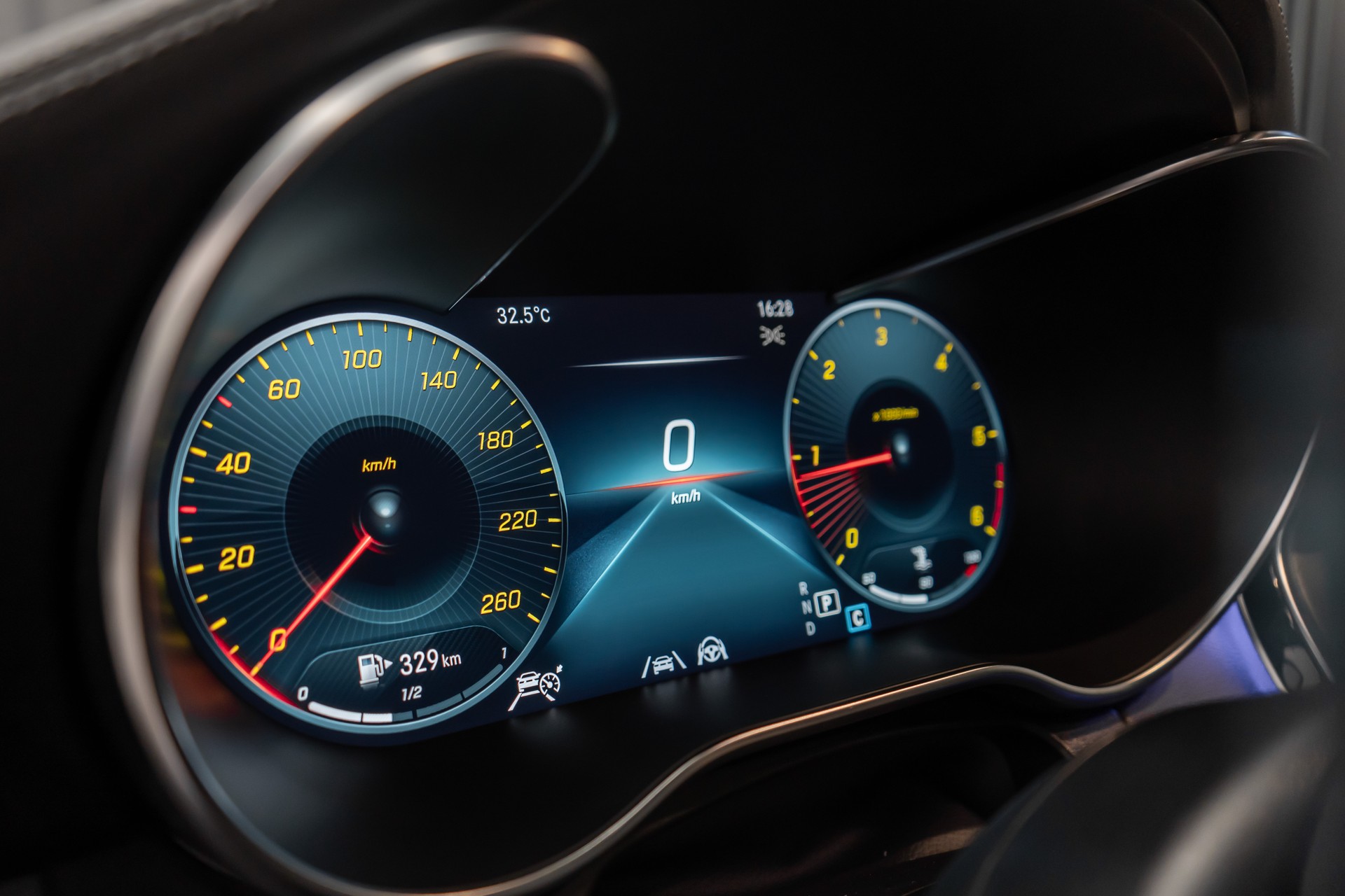MERCEDES-BENZ GLC 220 d AMG Line 4Matic 9G-Tronic-image-21