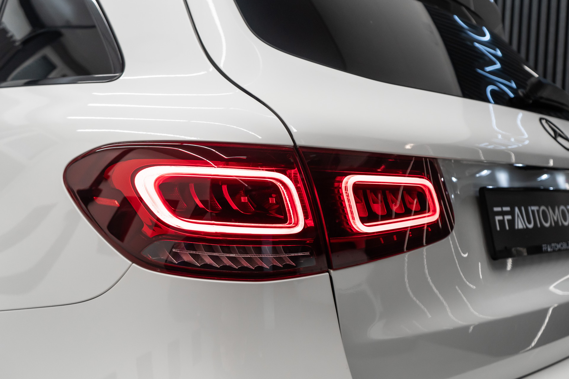 MERCEDES-BENZ GLC 220 d AMG Line 4Matic 9G-Tronic-image-9
