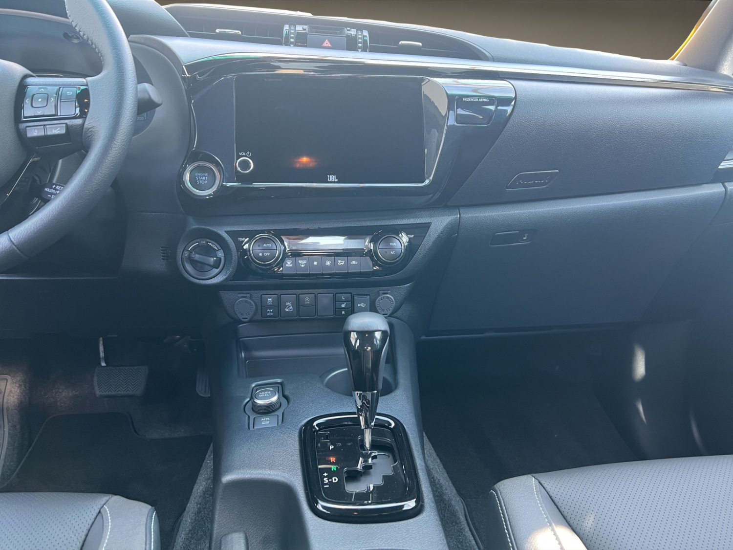 TOYOTA Hilux Double Cab.-Pick-up 2.8 D-4D 204 Invincible MHEV-image-10