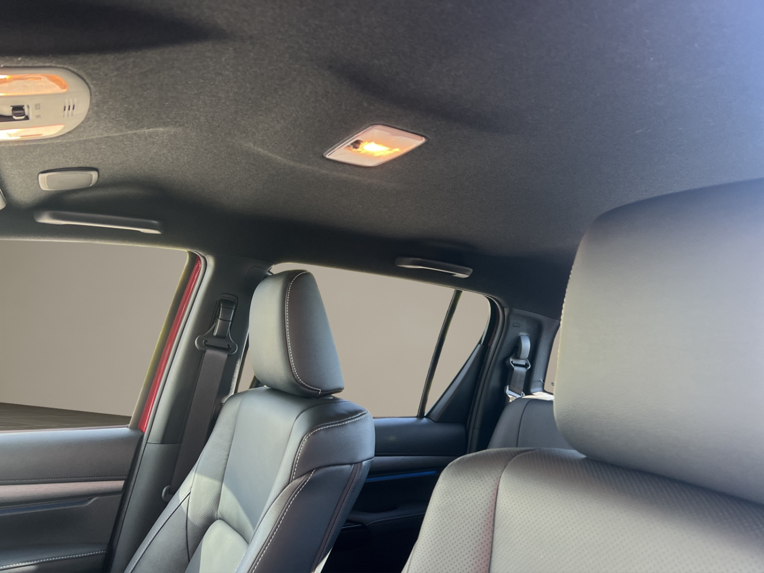 TOYOTA Hilux Double Cab.-Pick-up 2.8 D-4D 204 Invincible MHEV-image-14