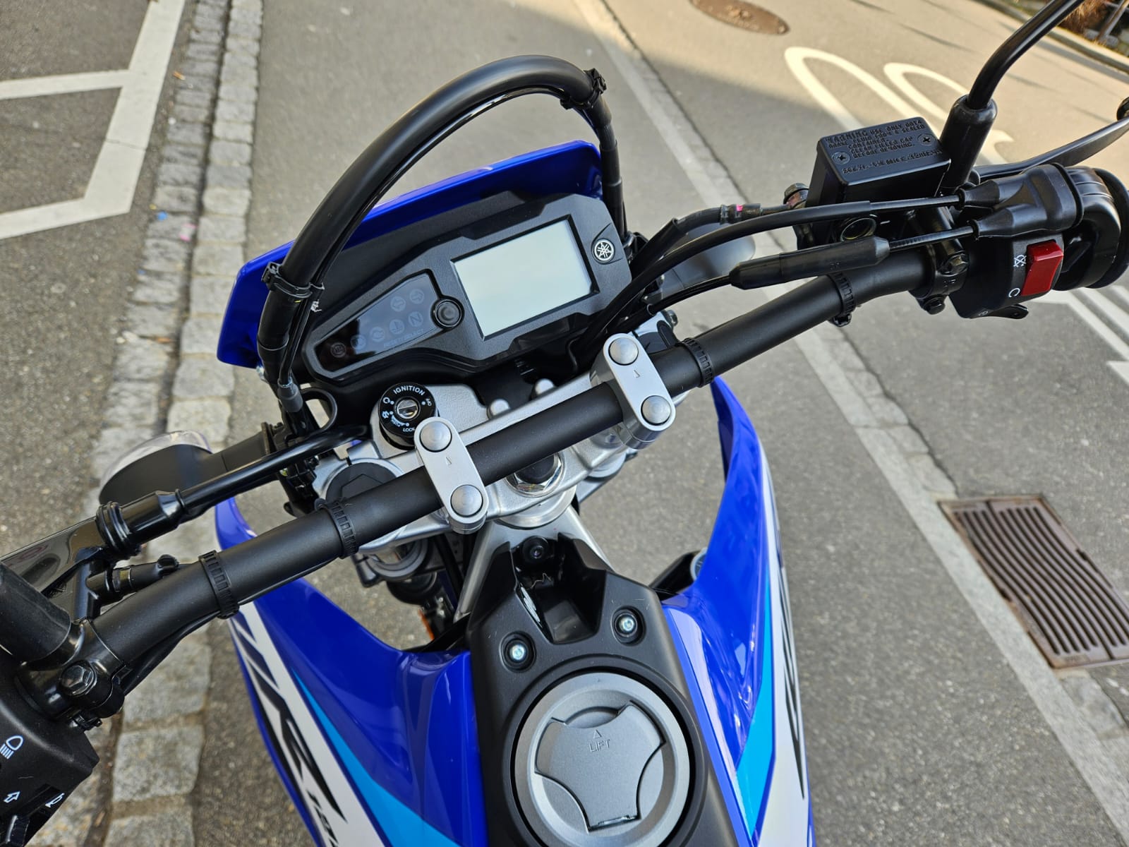 YAMAHA WR 125-showroom-element-3