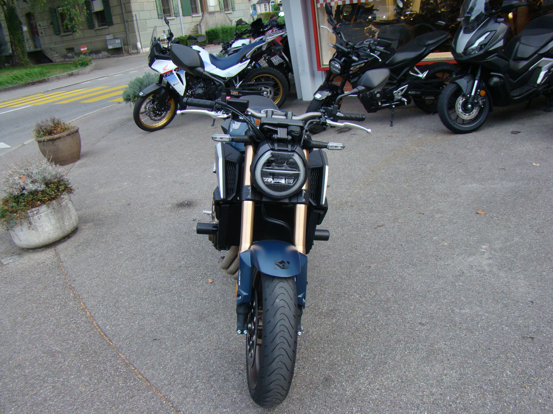 HONDA CB 650 R-showroom-element-1