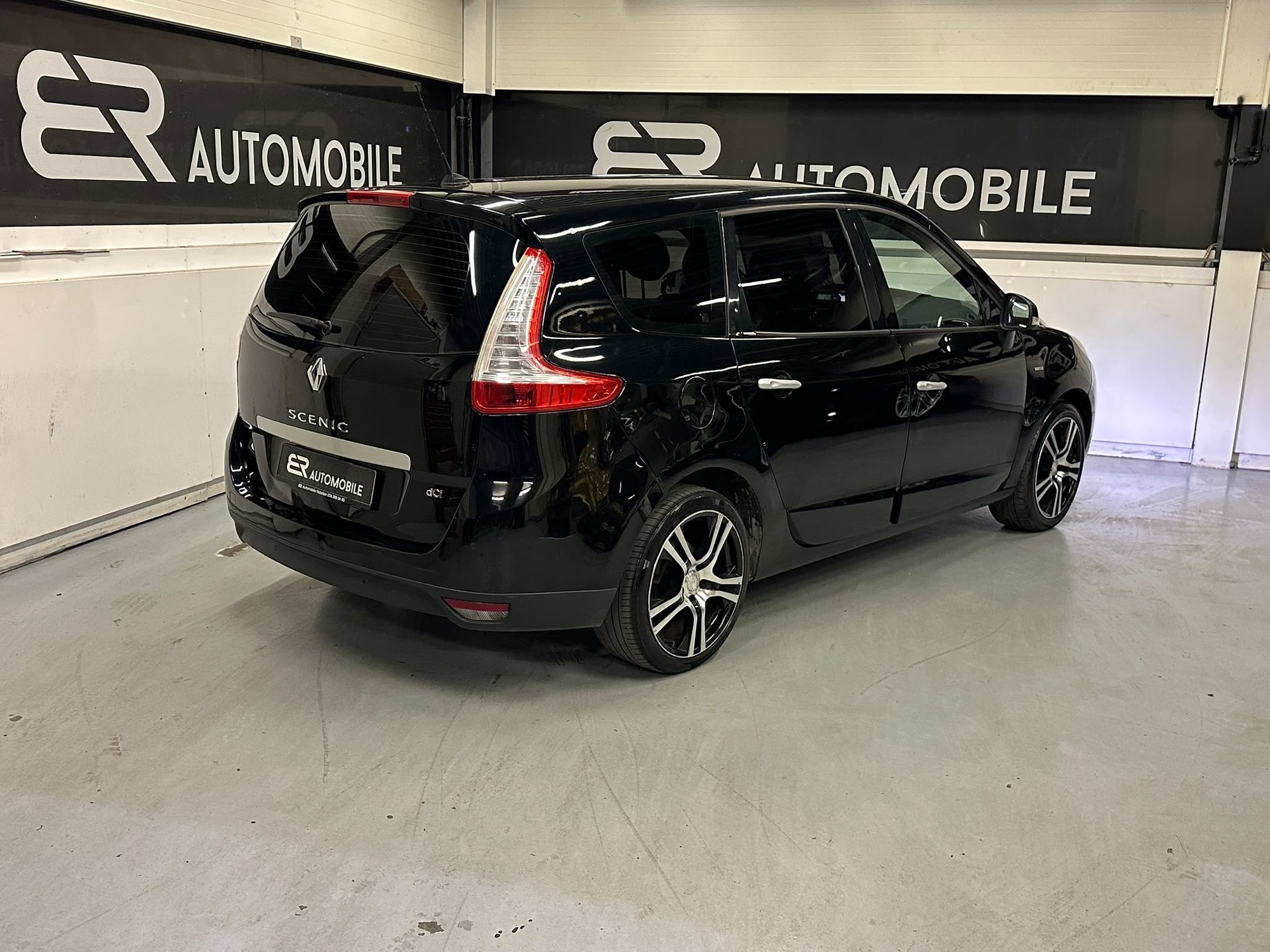 RENAULT Grand Scénic 1.5 dCi Bose EDC-image-2