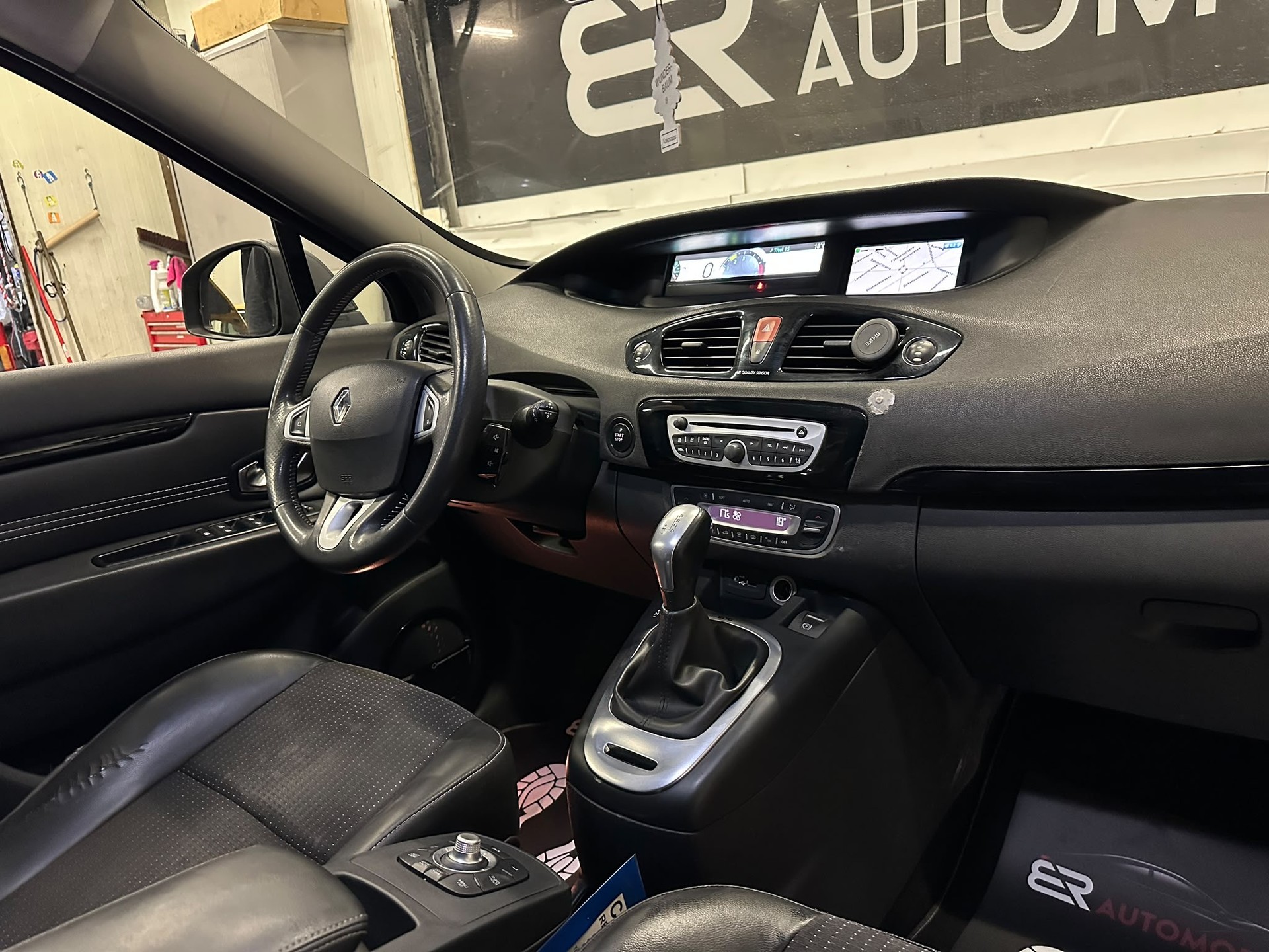 RENAULT Grand Scénic 1.5 dCi Bose EDC-image-10