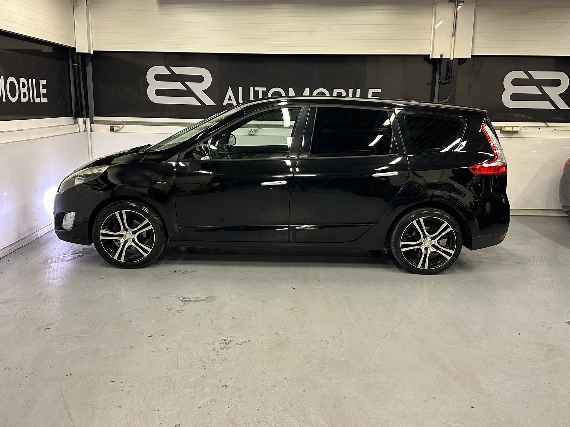 RENAULT Grand Scénic 1.5 dCi Bose EDC-image-4