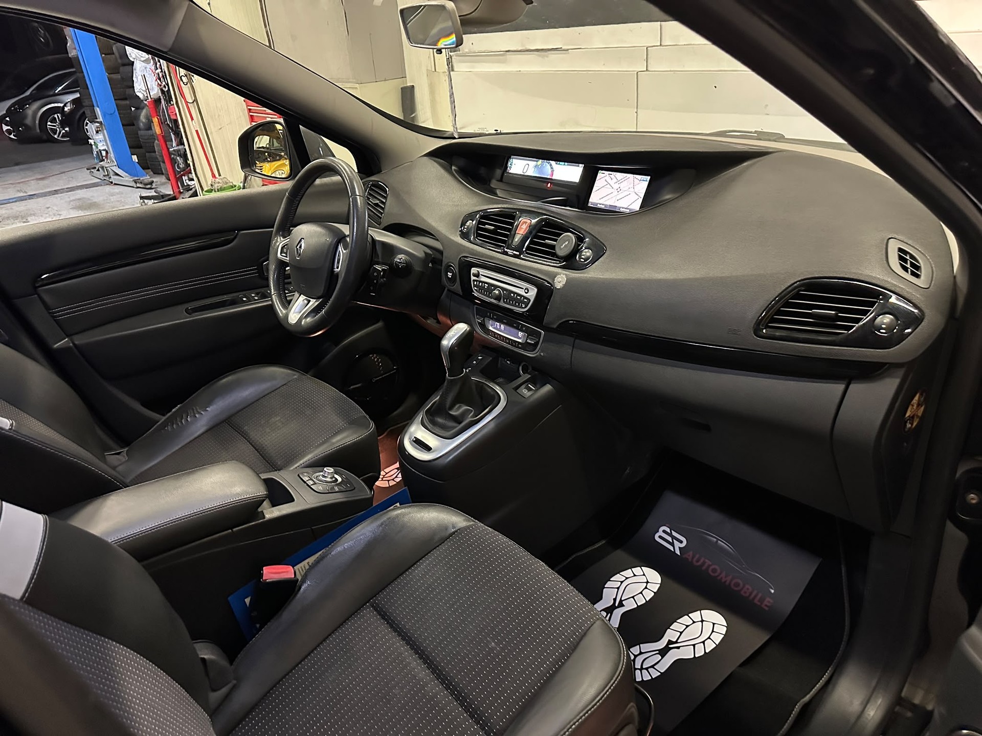 RENAULT Grand Scénic 1.5 dCi Bose EDC-image-8
