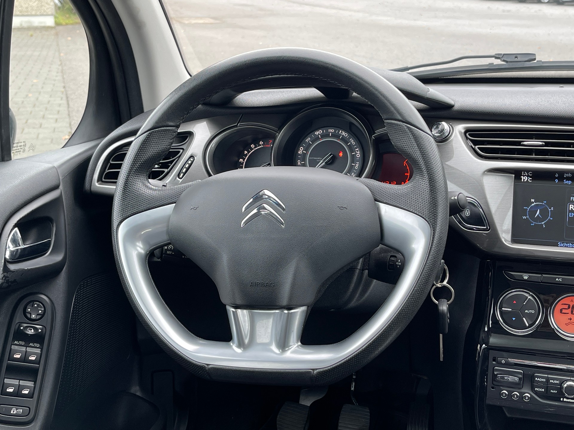CITROEN C3 1.6i 16V Exclusive-image-7