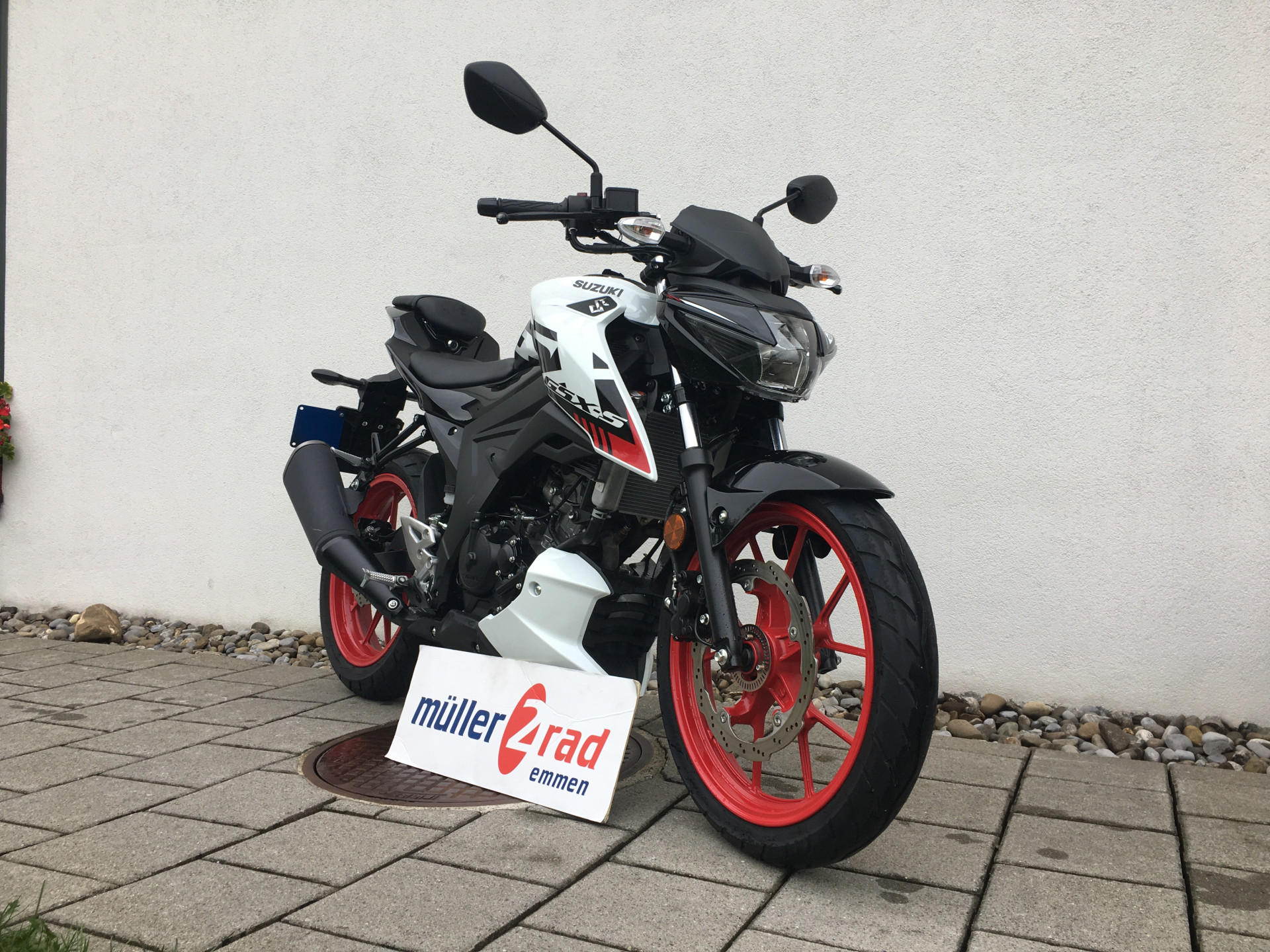 SUZUKI GSX-S 125-showroom-element-2