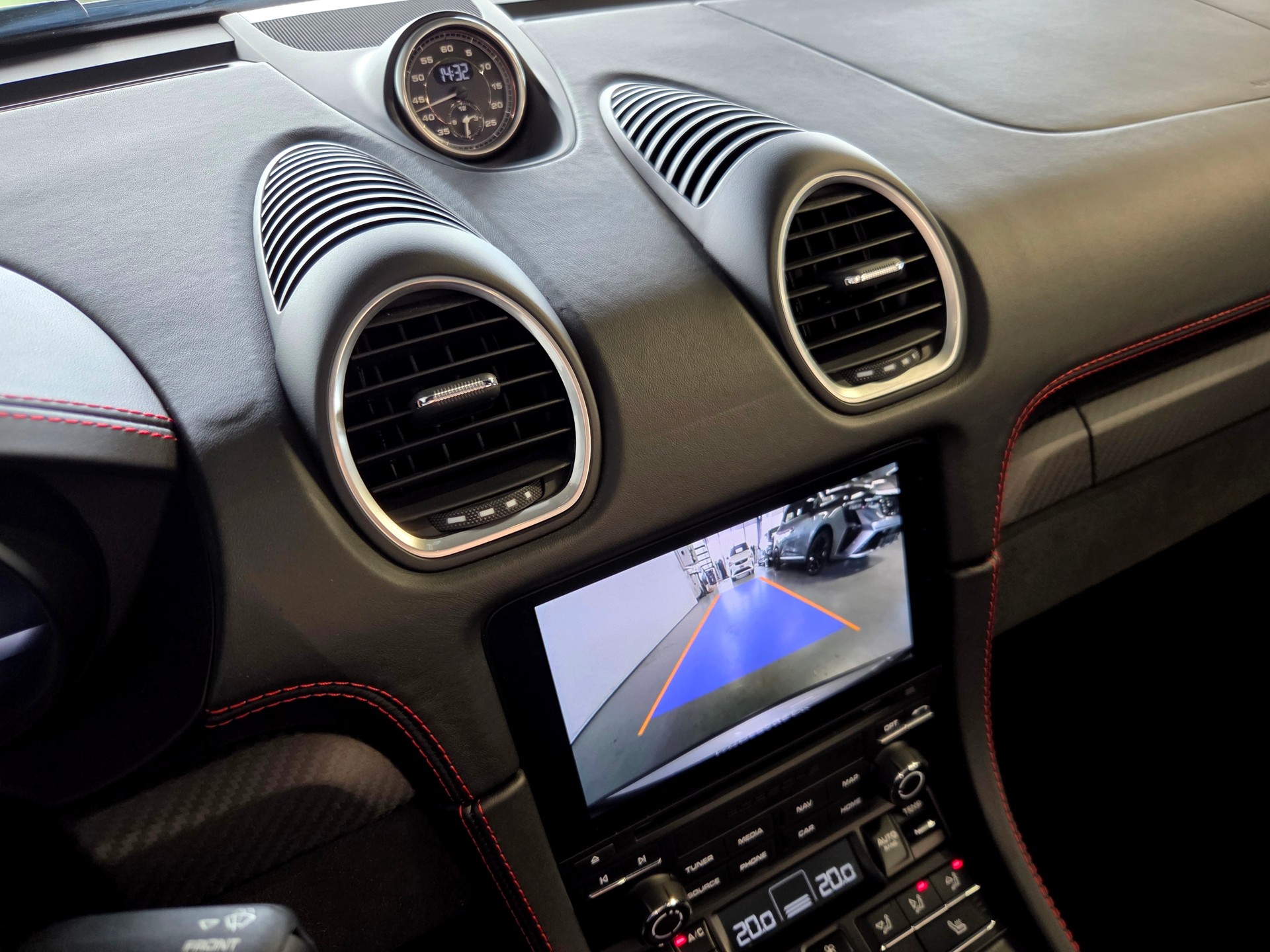PORSCHE Boxster 718 4.0 Spyder PDK-image-15