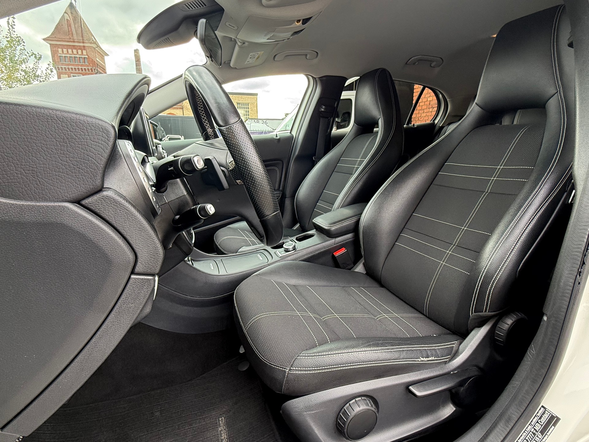 MERCEDES-BENZ GLA 200 CDI Night Star 7G-DCT-image-10