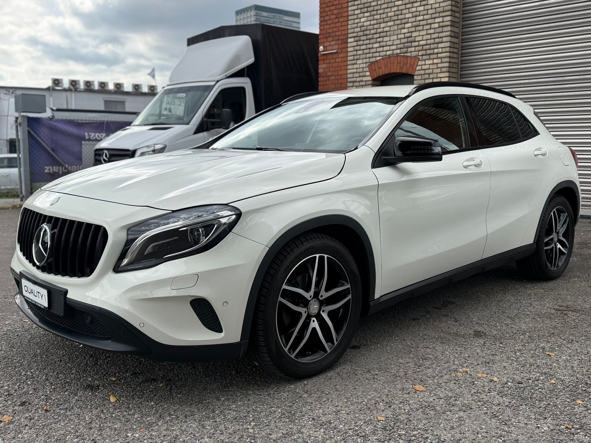 MERCEDES-BENZ GLA 200 CDI Night Star 7G-DCT-image-2
