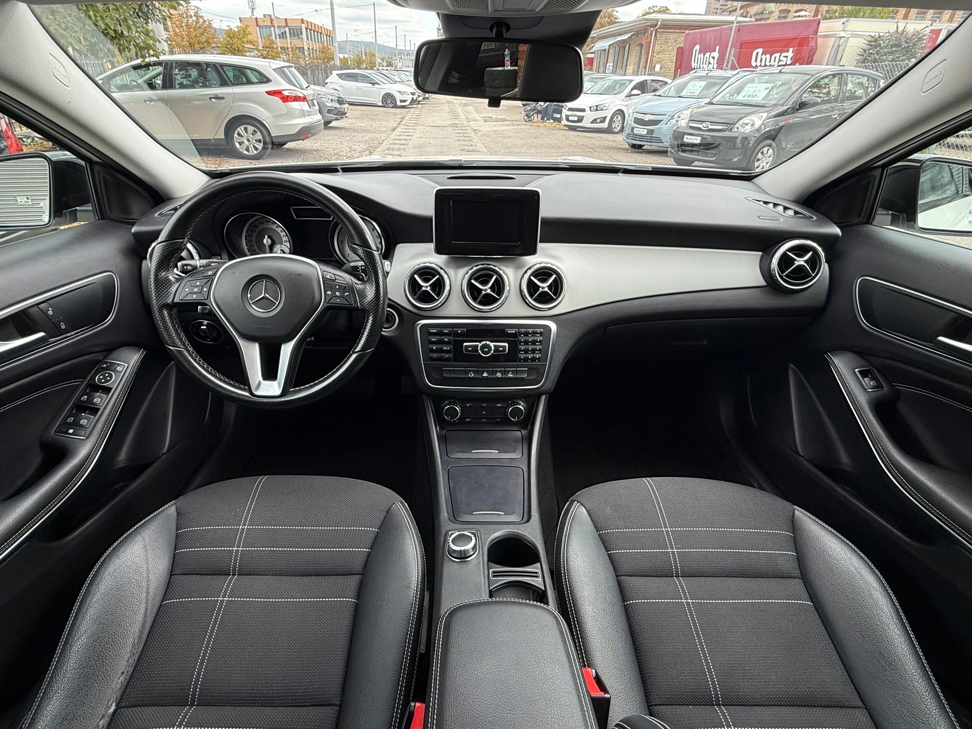 MERCEDES-BENZ GLA 200 CDI Night Star 7G-DCT-image-8