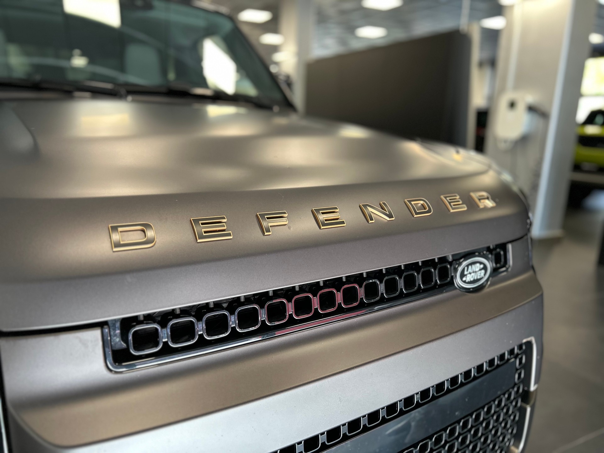 LAND ROVER Defender 110 635 V8 4.4 Octa AT8-image-26
