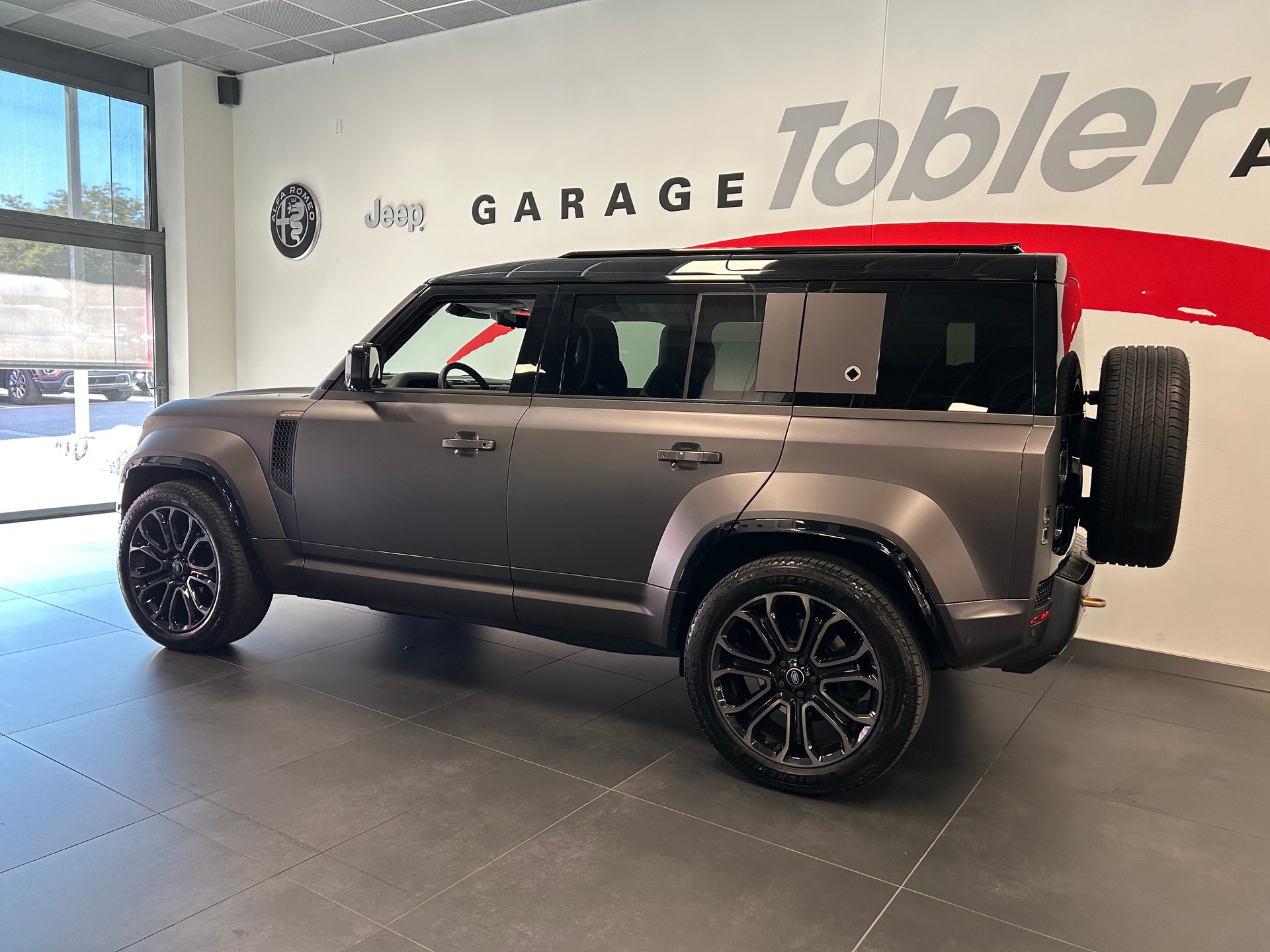LAND ROVER Defender 110 635 V8 4.4 Octa AT8-image-18