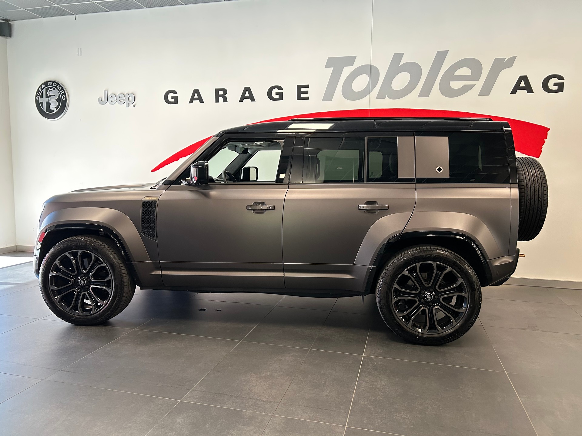 LAND ROVER Defender 110 635 V8 4.4 Octa AT8-image-17