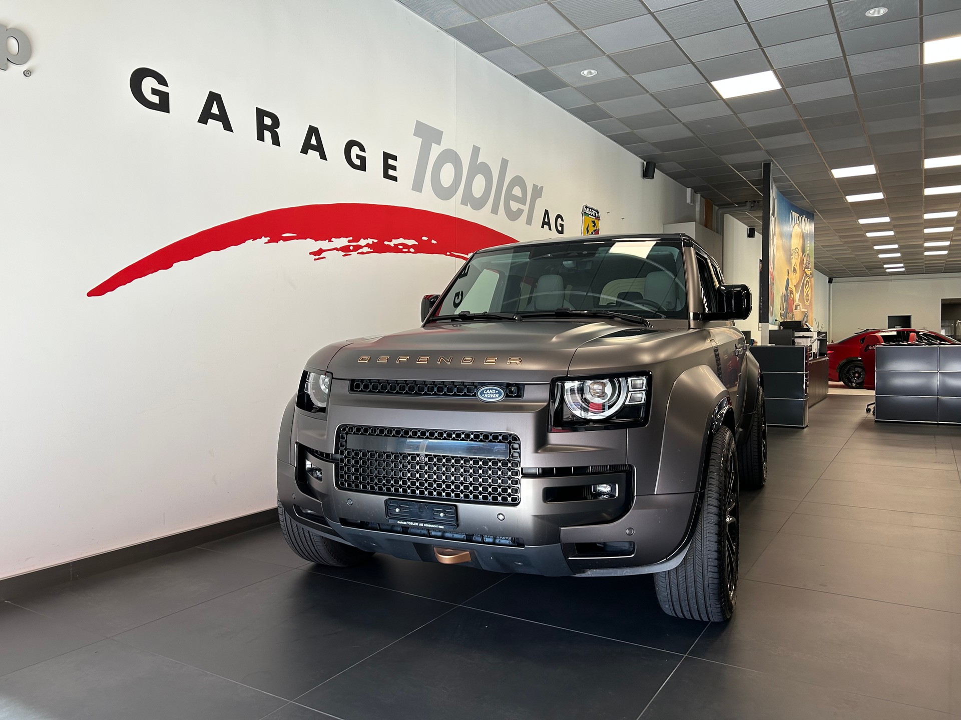 LAND ROVER Defender 110 635 V8 4.4 Octa AT8-image-2