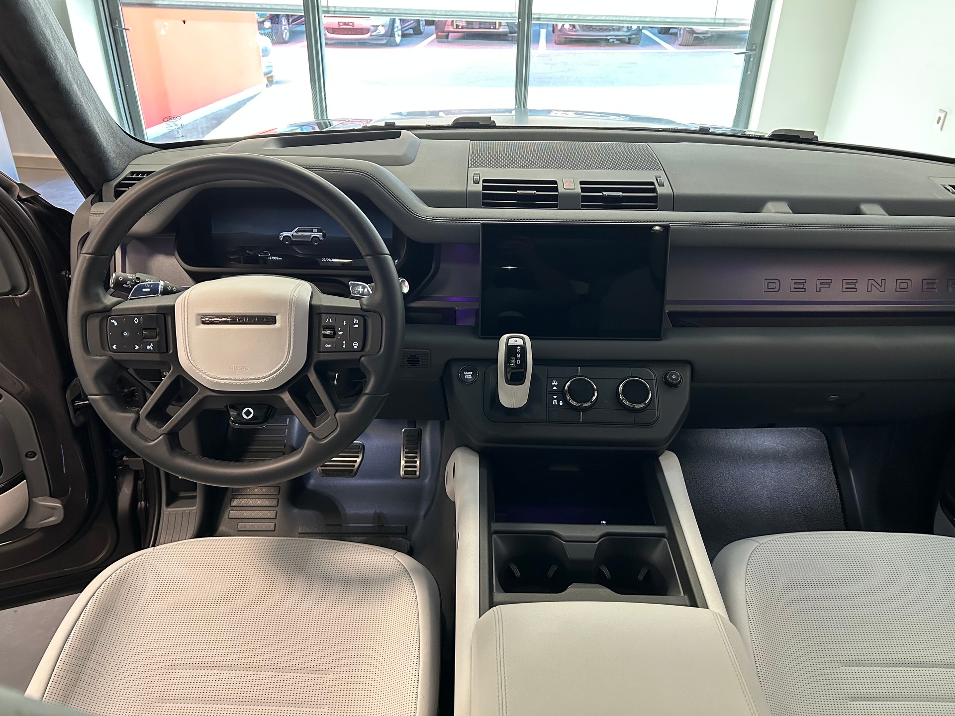 LAND ROVER Defender 110 635 V8 4.4 Octa AT8-image-12