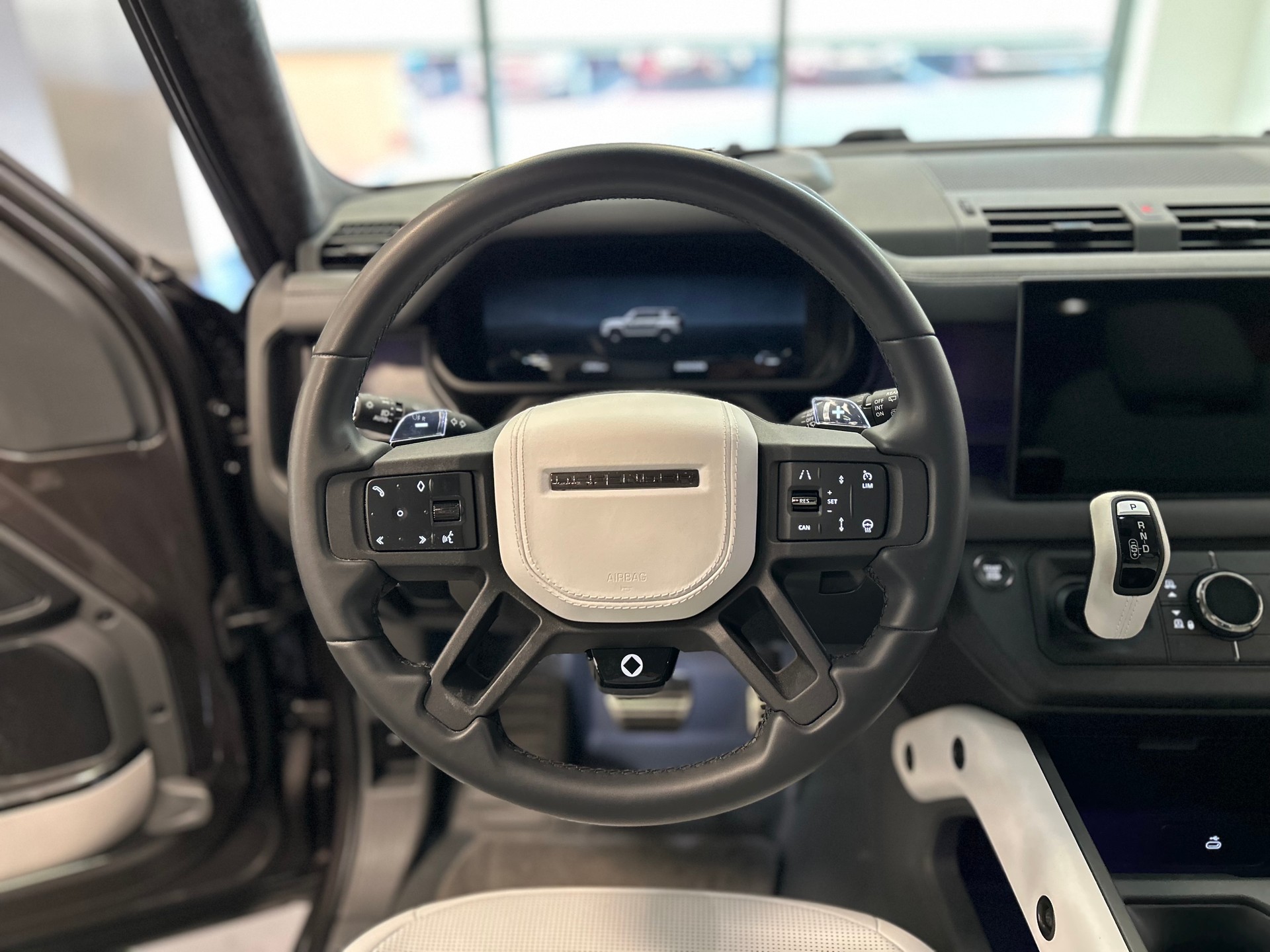 LAND ROVER Defender 110 635 V8 4.4 Octa AT8-image-13
