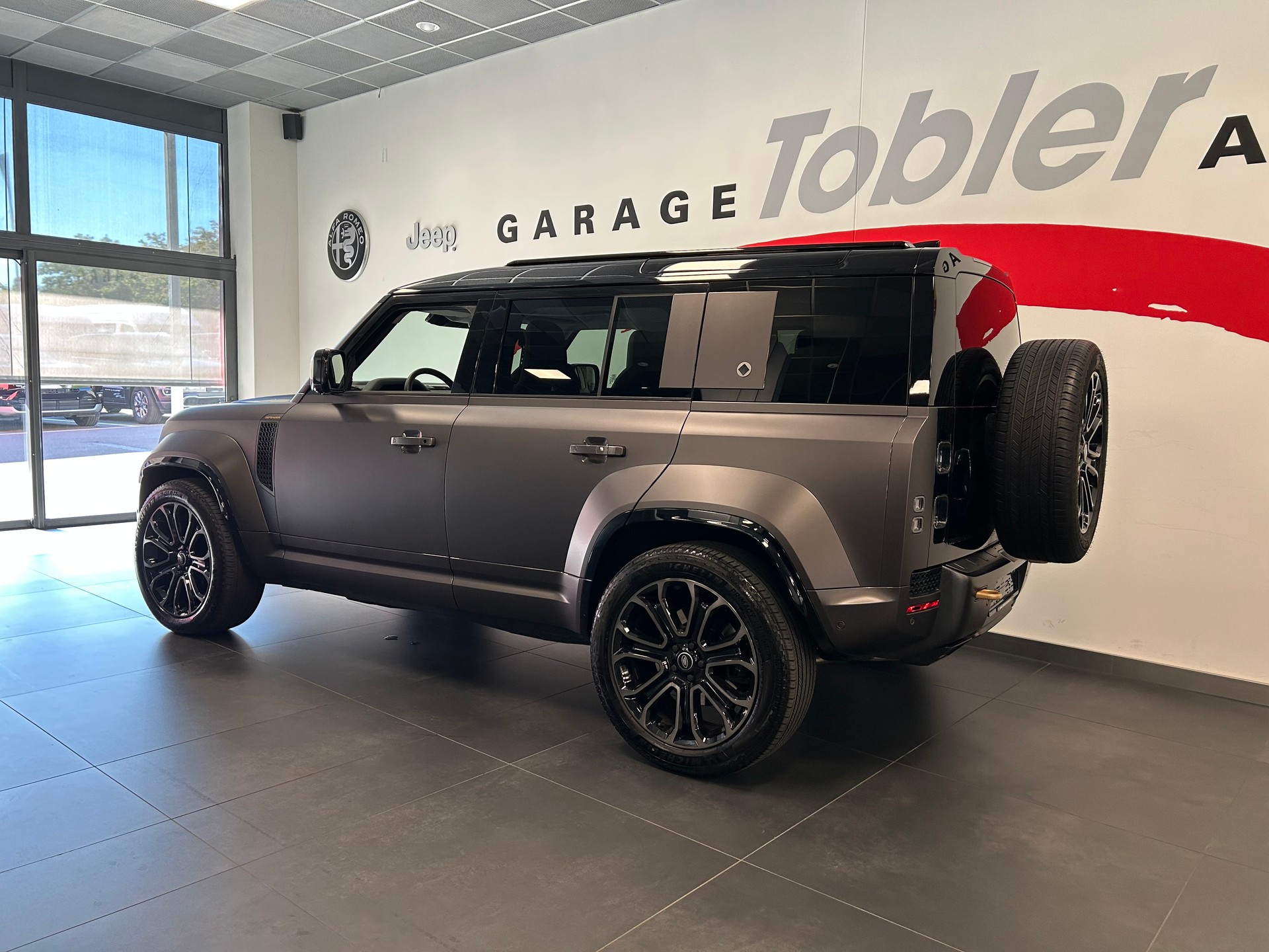 LAND ROVER Defender 110 635 V8 4.4 Octa AT8-image-19