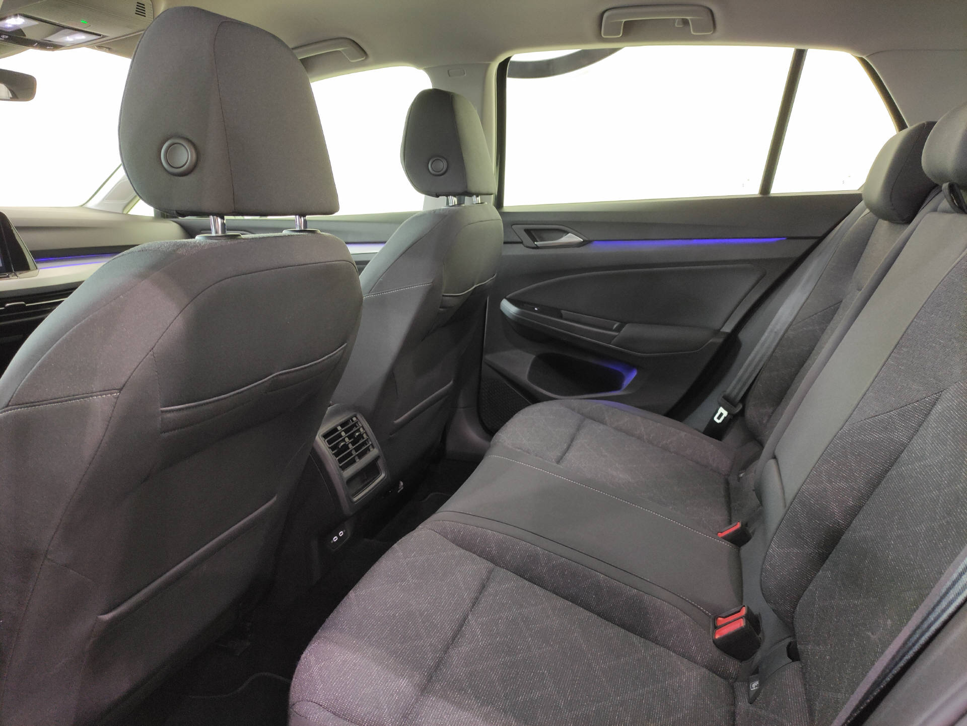 VW Golf VIII 1.0 TSI Life-image-11