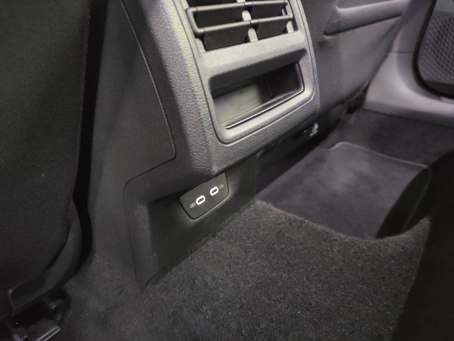 VW Golf VIII 1.0 TSI Life-image-12