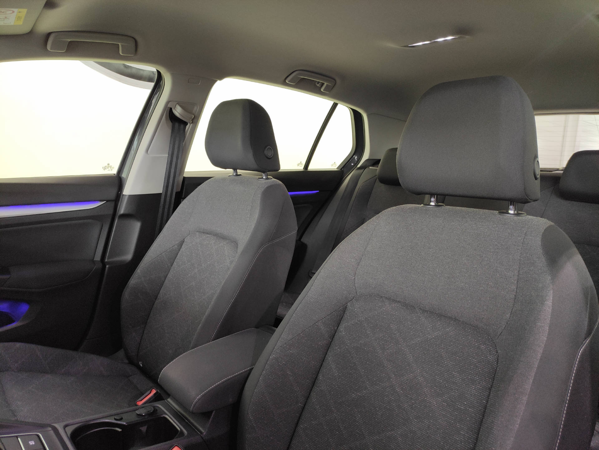 VW Golf VIII 1.0 TSI Life-image-4