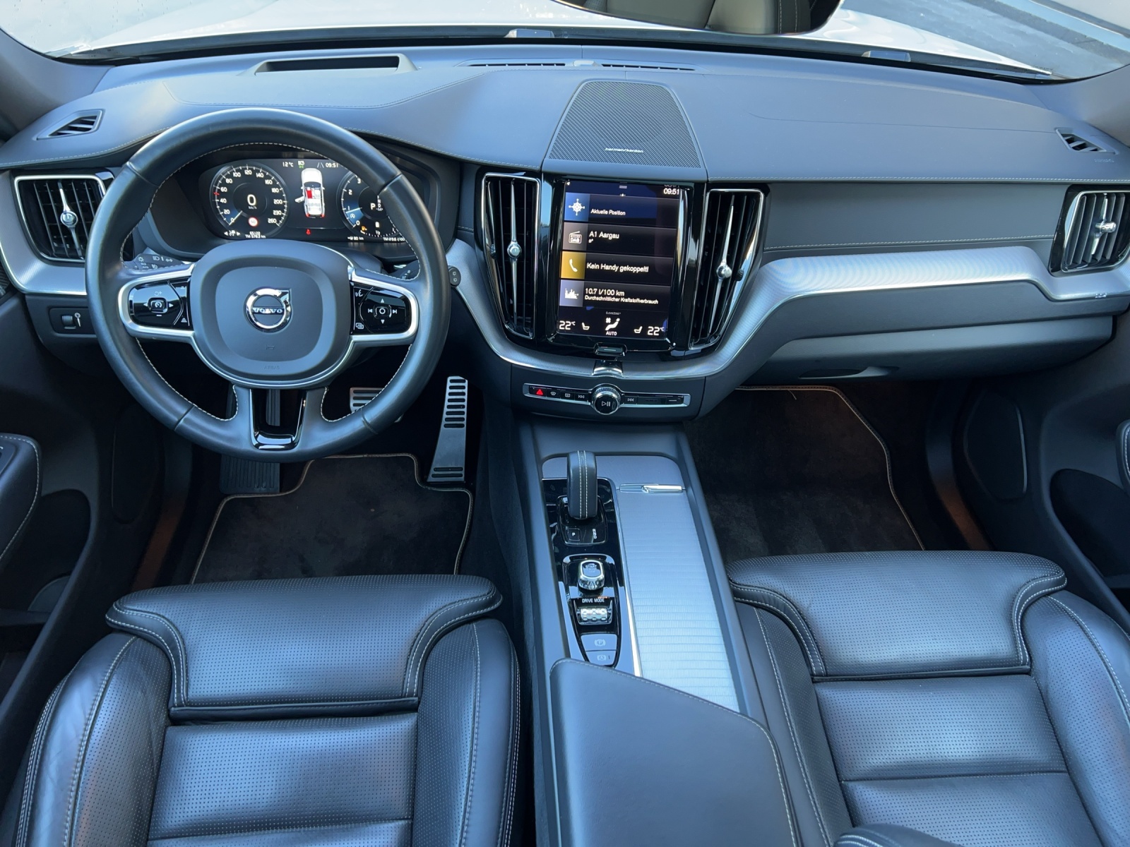 VOLVO XC60 B6 Benzin Mild Hybrid AWD R-Design Geartronic-image-12