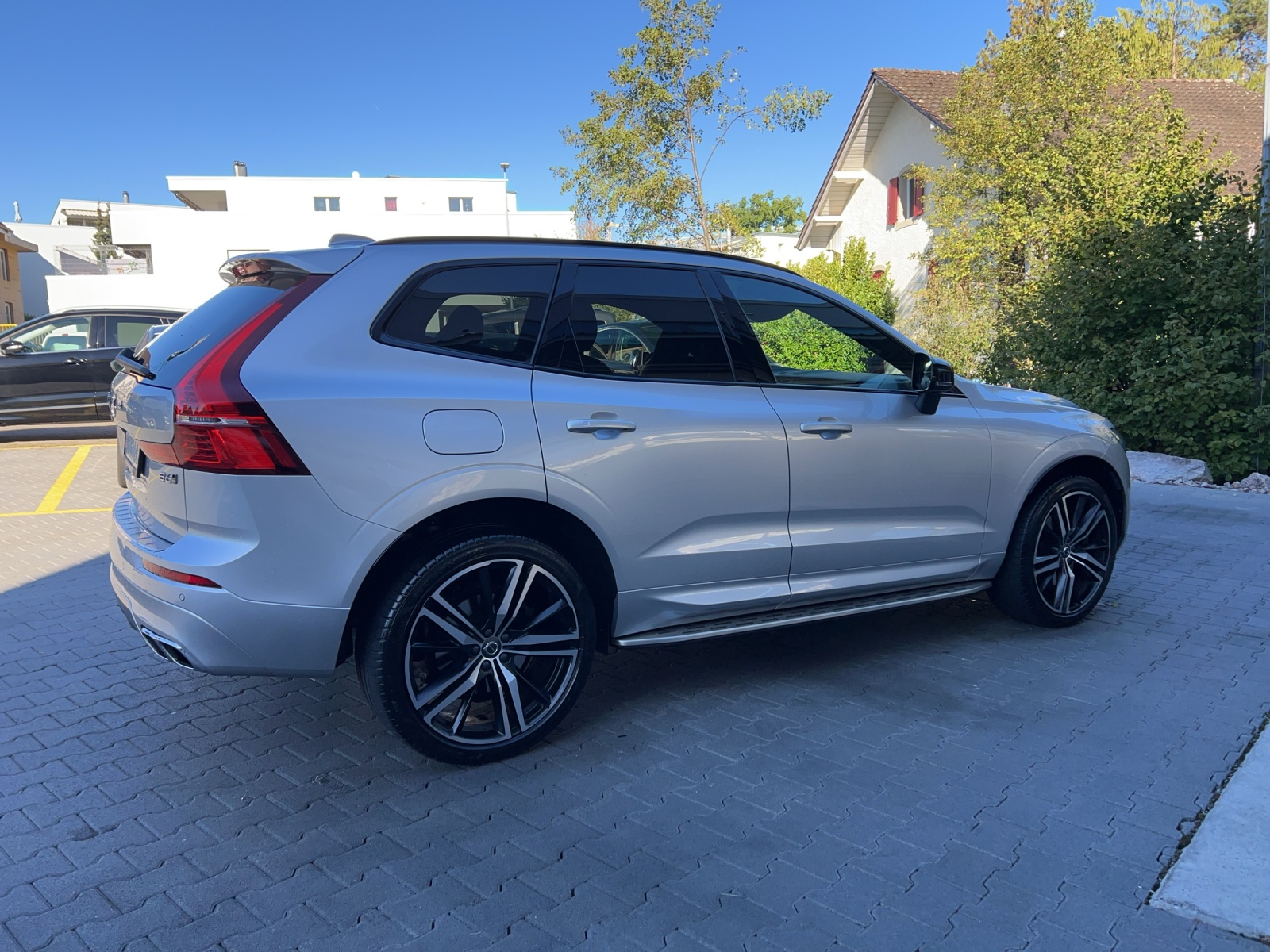 VOLVO XC60 B6 Benzin Mild Hybrid AWD R-Design Geartronic-image-3