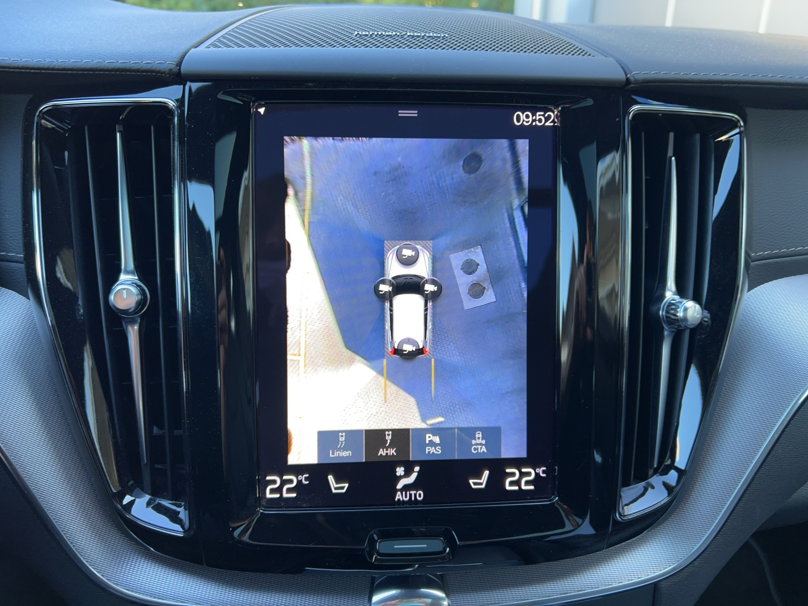 VOLVO XC60 B6 Benzin Mild Hybrid AWD R-Design Geartronic-image-16