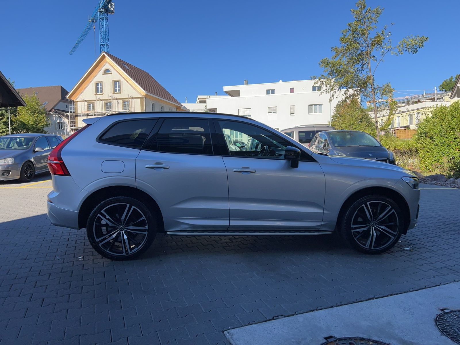 VOLVO XC60 B6 Benzin Mild Hybrid AWD R-Design Geartronic-image-4
