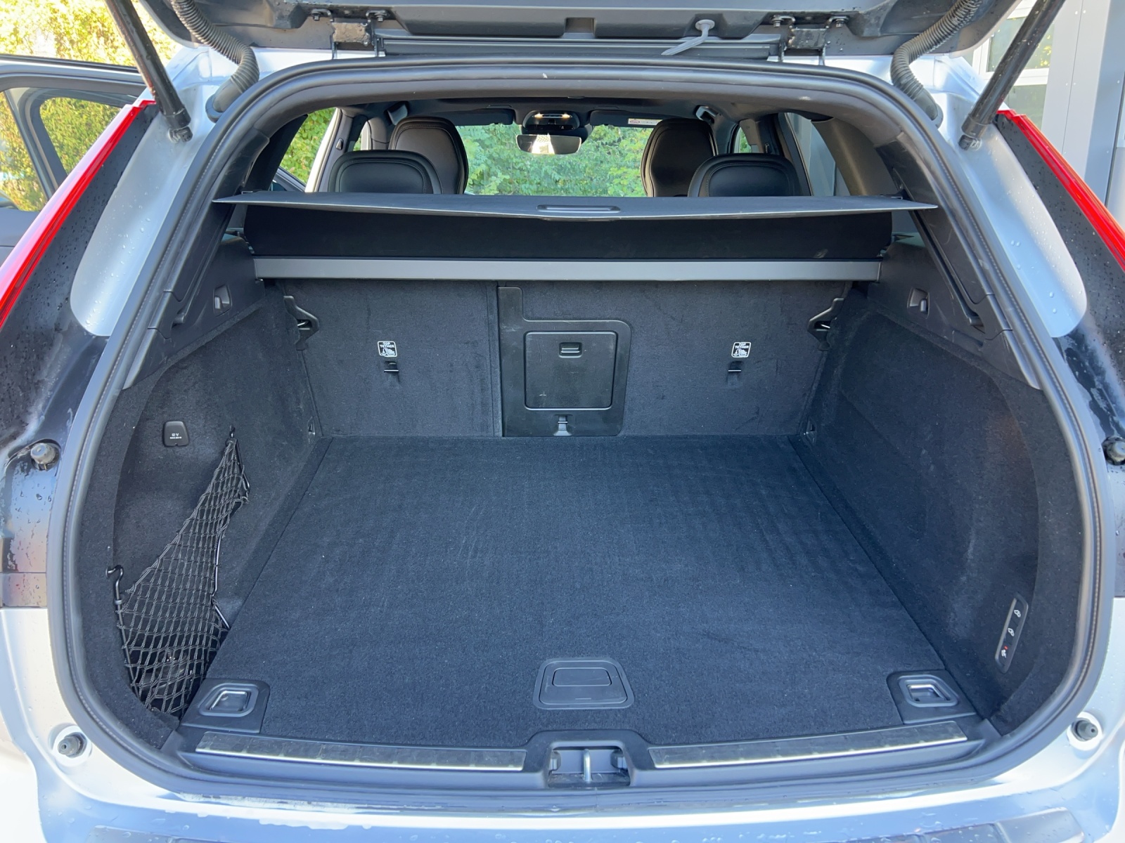 VOLVO XC60 B6 Benzin Mild Hybrid AWD R-Design Geartronic-image-9
