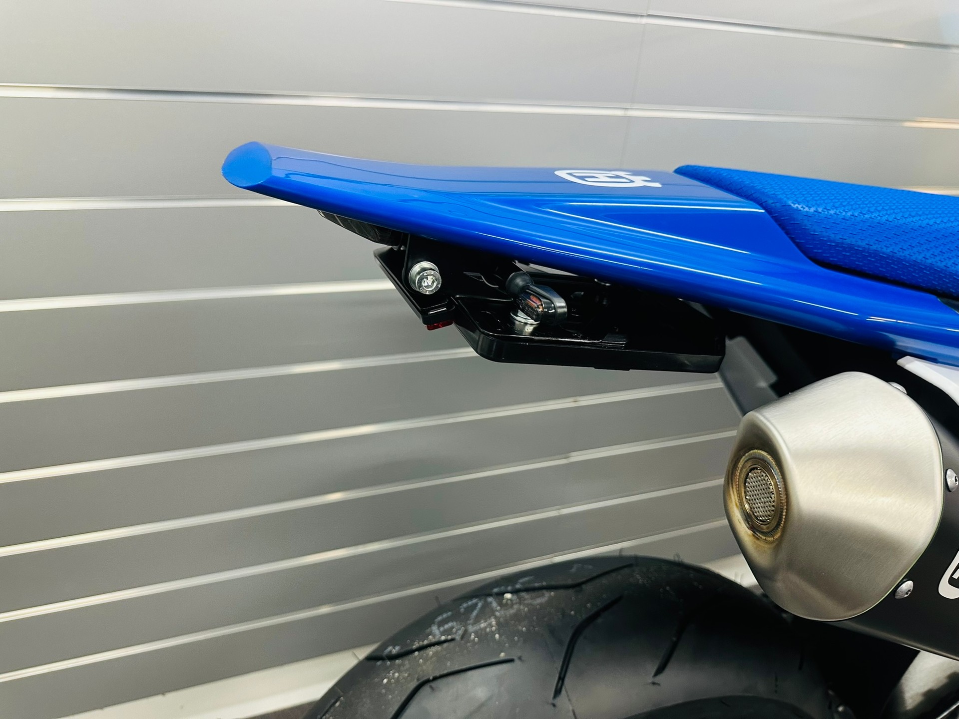 HUSQVARNA FE 450 / SUPERMOTO / MY 2027-showroom-element-3