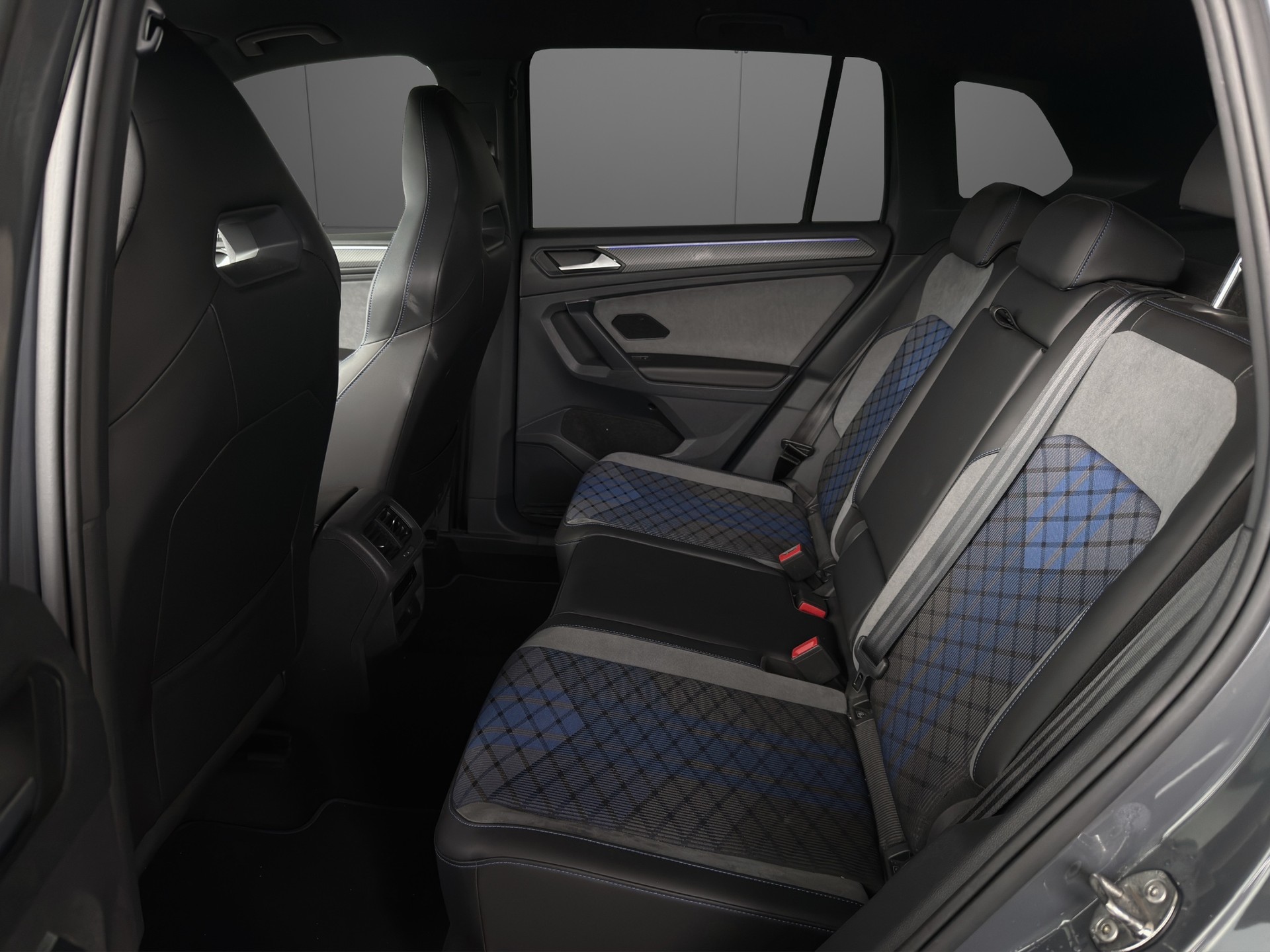 VW Tiguan 2.0TSI R 4Motion DSG-image-6