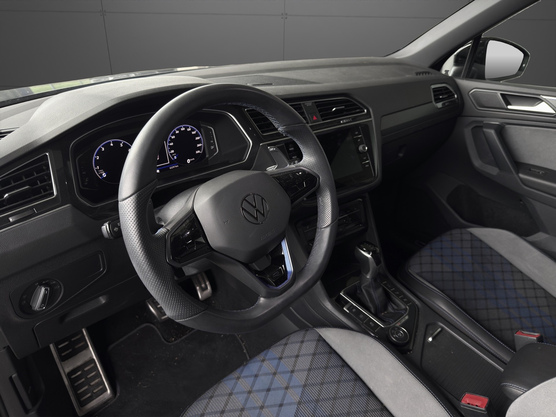VW Tiguan 2.0TSI R 4Motion DSG-image-5