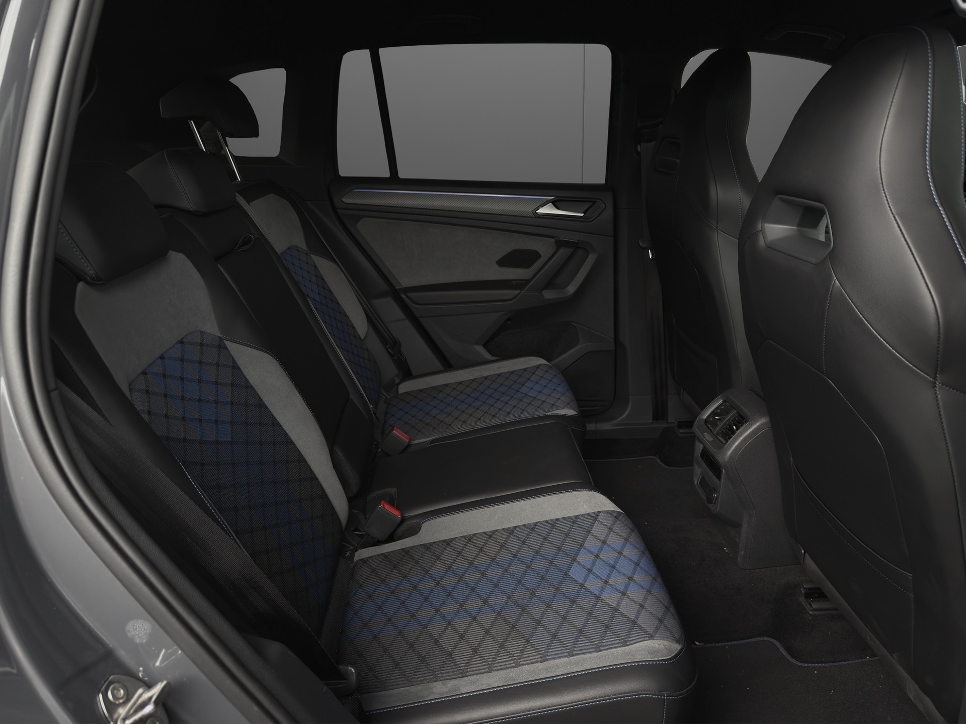 VW Tiguan 2.0TSI R 4Motion DSG-image-7
