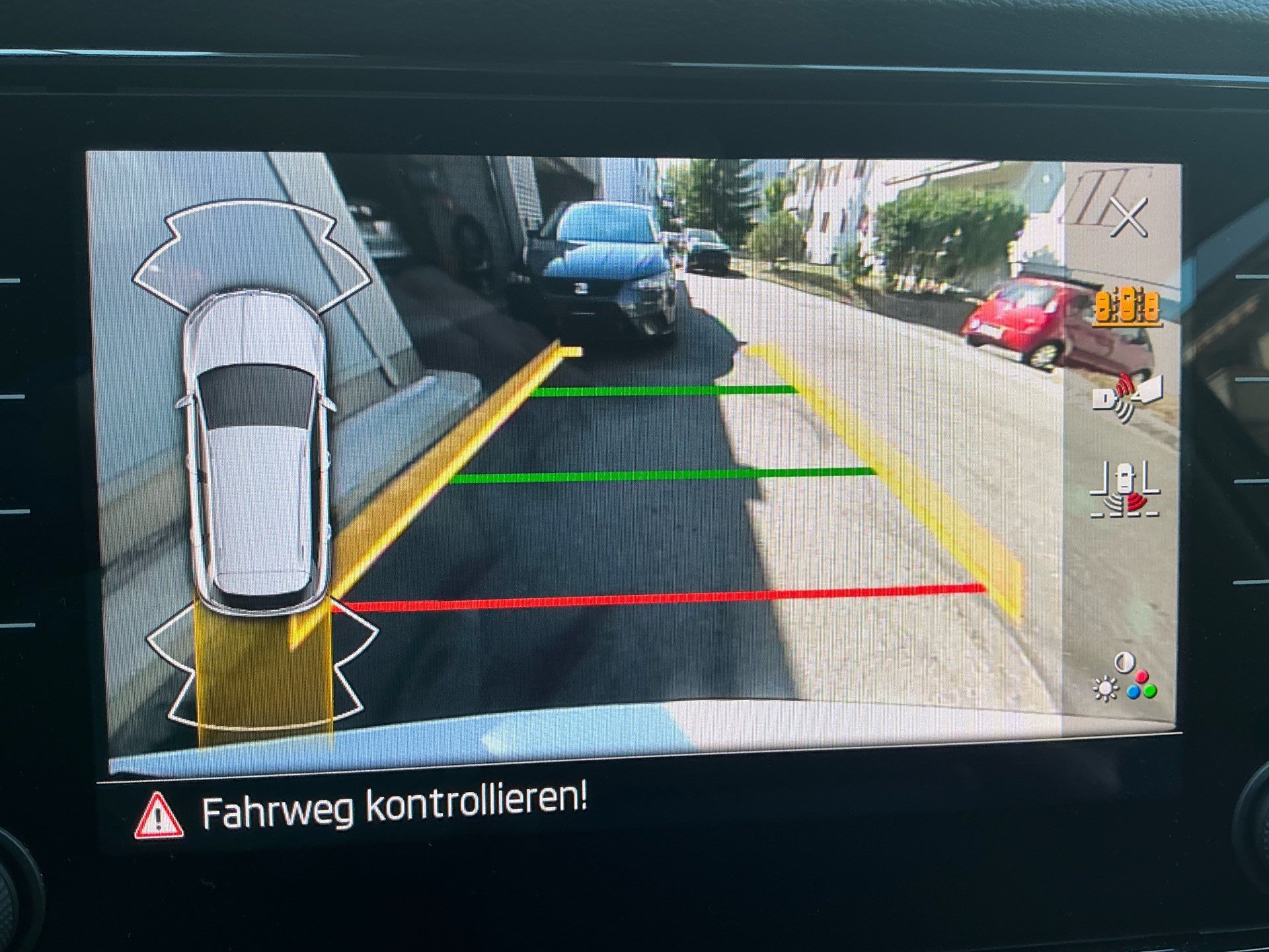 SKODA Karoq Selection *** FAHRZEUG HAT HAGELSCHADEN ***-image-16