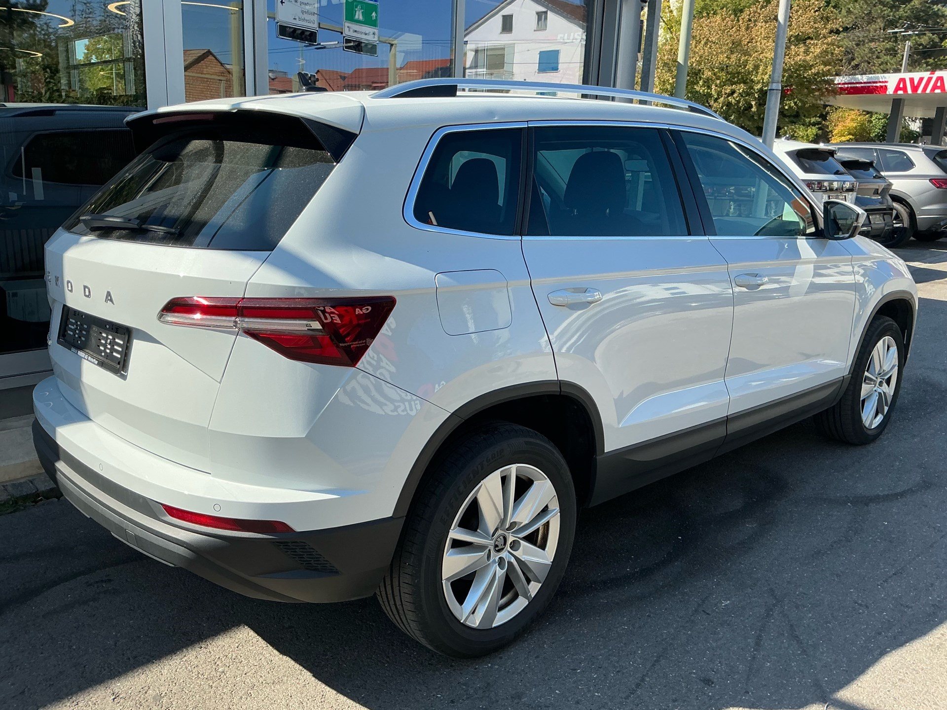 SKODA Karoq Selection *** FAHRZEUG HAT HAGELSCHADEN ***-showroom-element-3