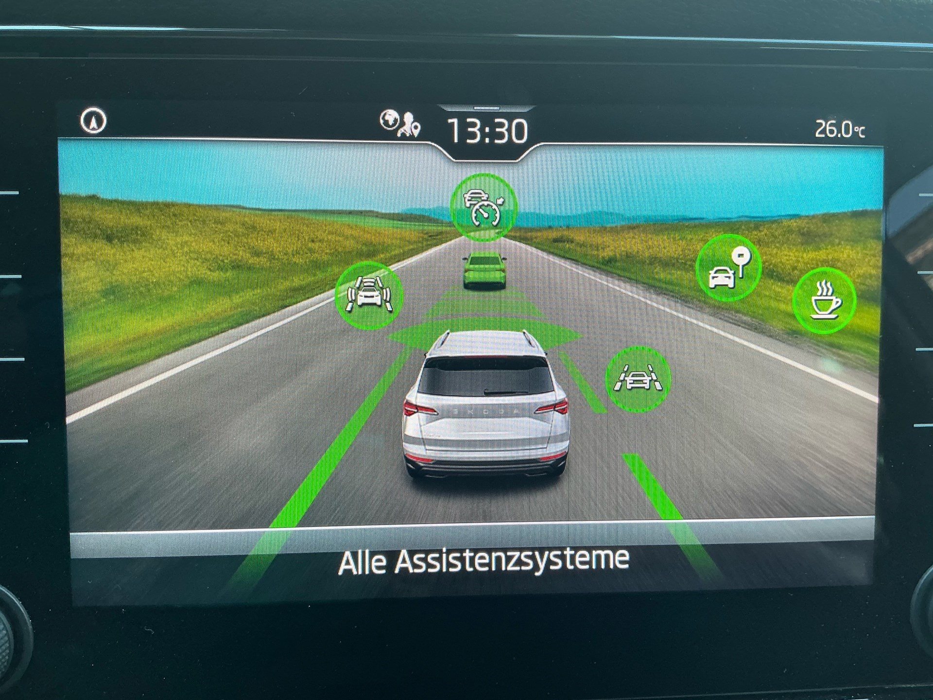 SKODA Karoq Selection *** FAHRZEUG HAT HAGELSCHADEN ***-image-18
