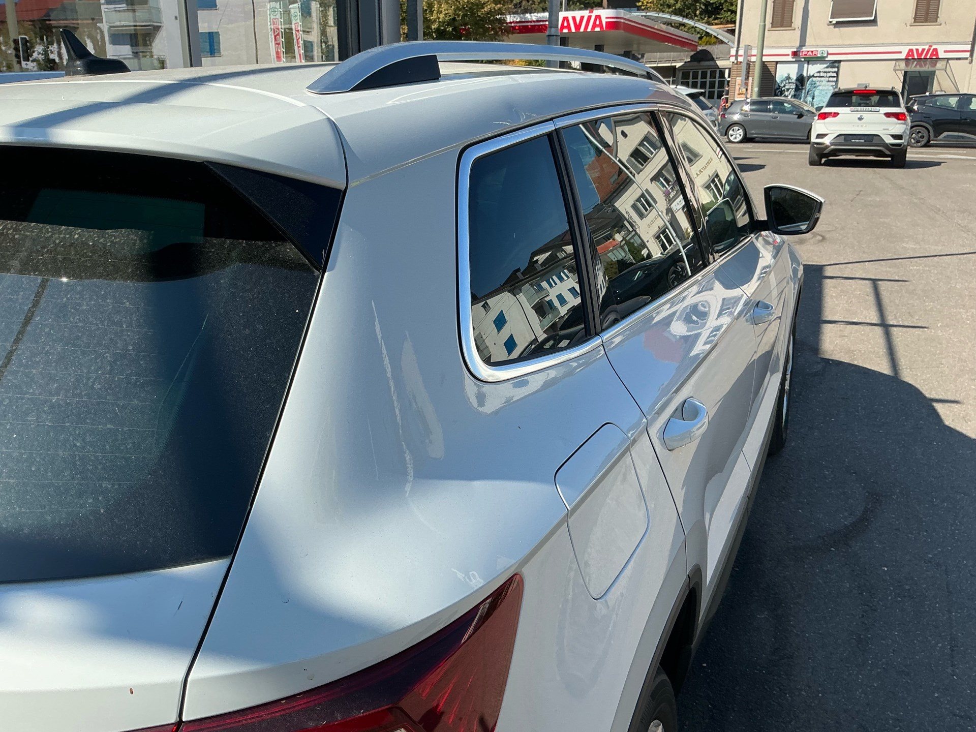 SKODA Karoq Selection *** FAHRZEUG HAT HAGELSCHADEN ***-image-9