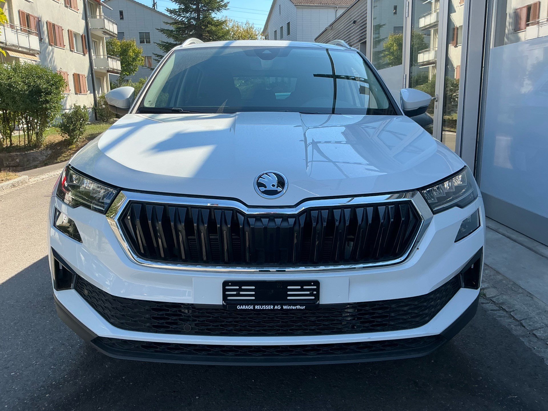 SKODA Karoq Selection *** FAHRZEUG HAT HAGELSCHADEN ***-showroom-element-1