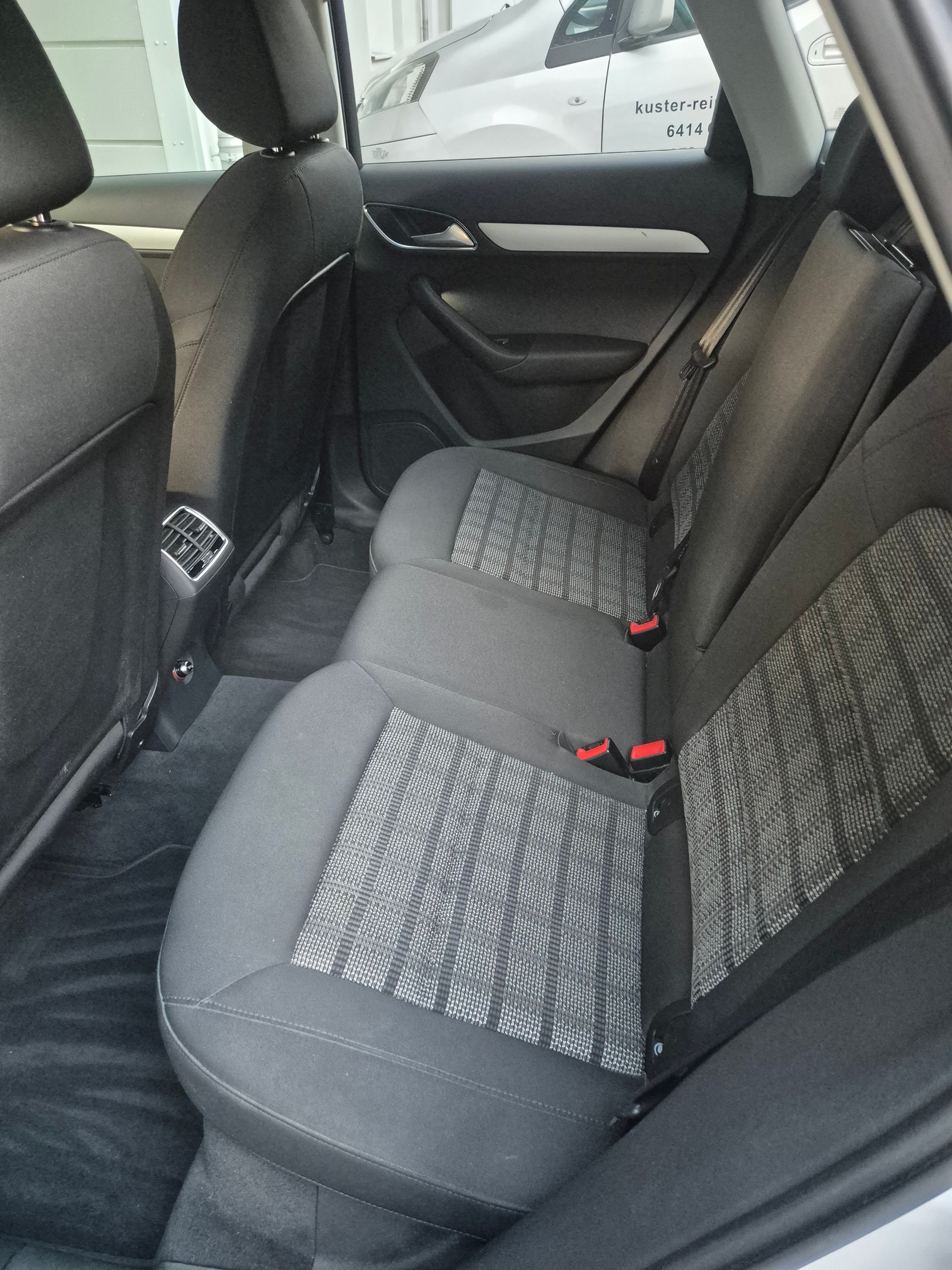 AUDI Q3 2.0 TDI sport quattro S-tronic-image-8
