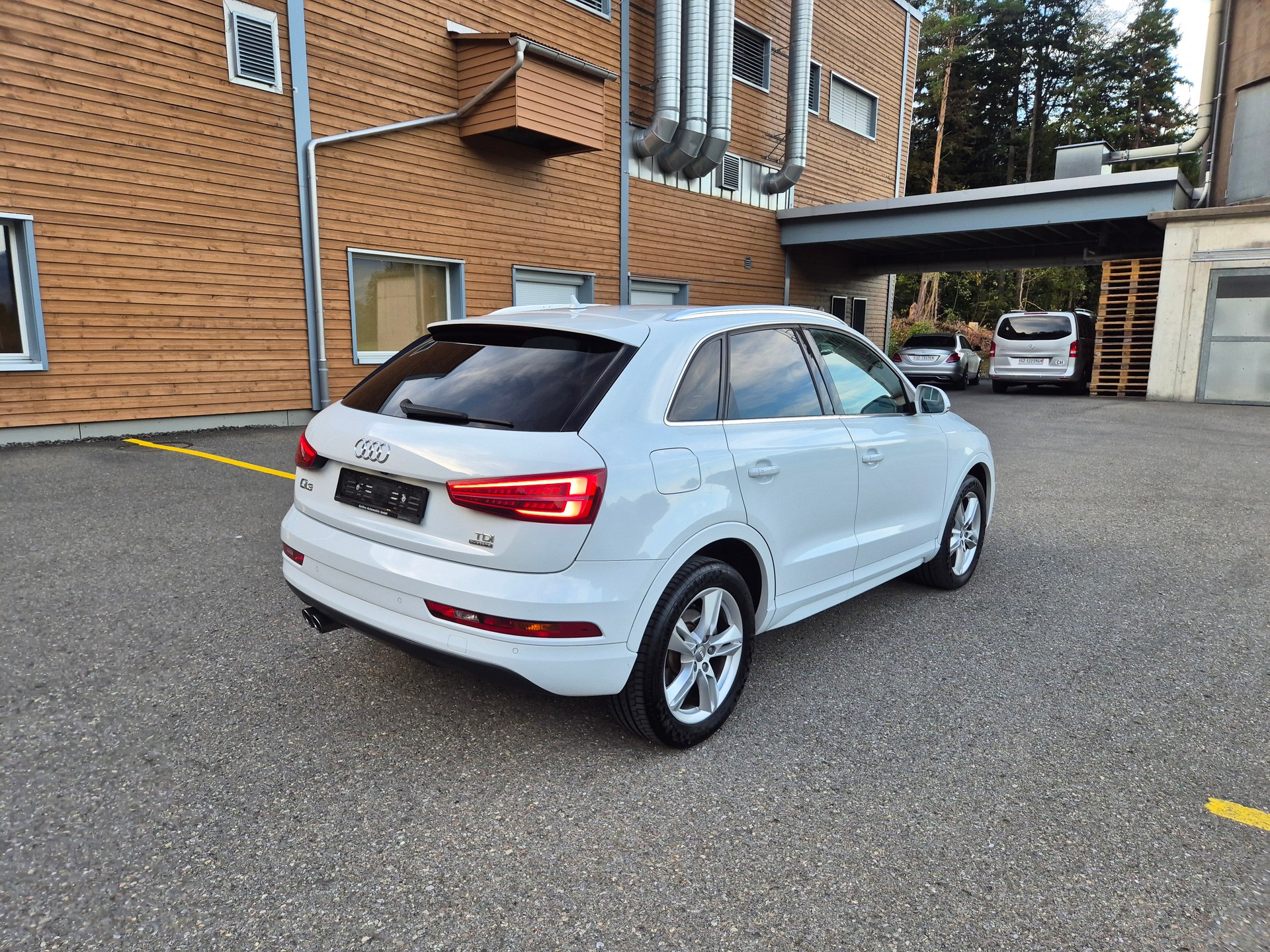 AUDI Q3 2.0 TDI sport quattro S-tronic-image-3