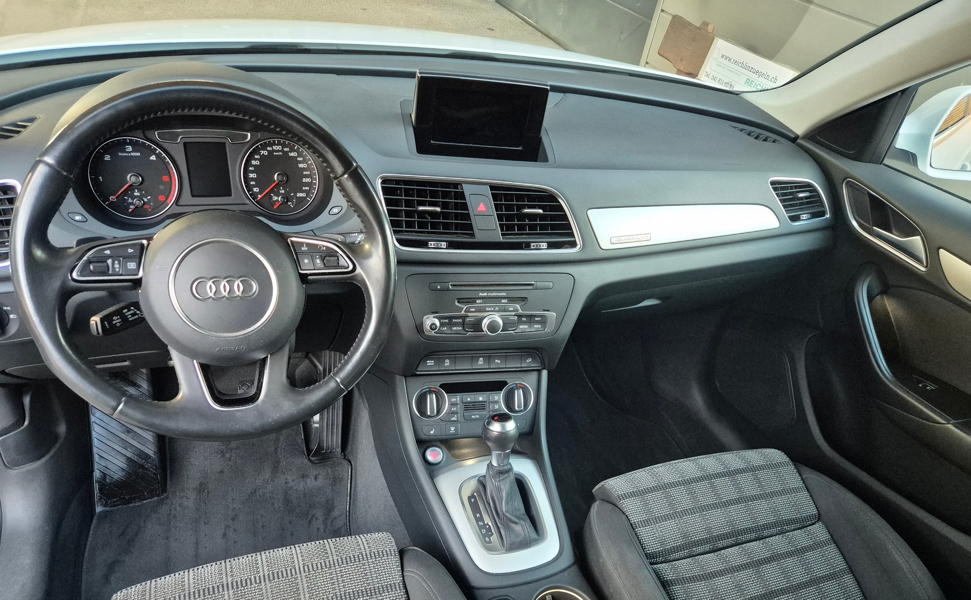 AUDI Q3 2.0 TDI sport quattro S-tronic-image-5