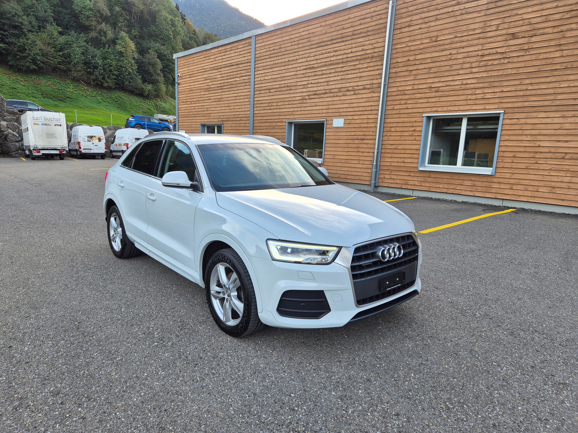 AUDI Q3 2.0 TDI sport quattro S-tronic-image-4