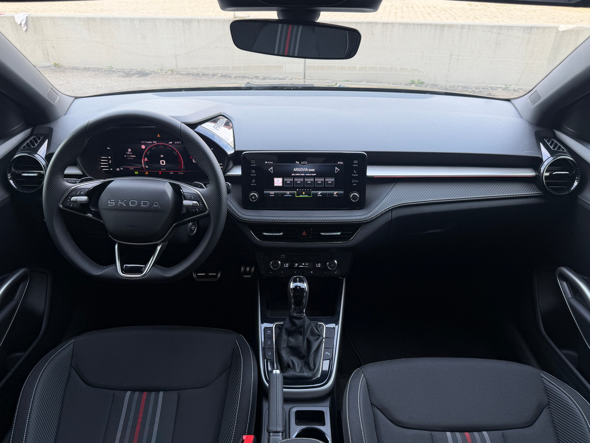 SKODA Fabia 1.5 TSI 130 DSG-image-9
