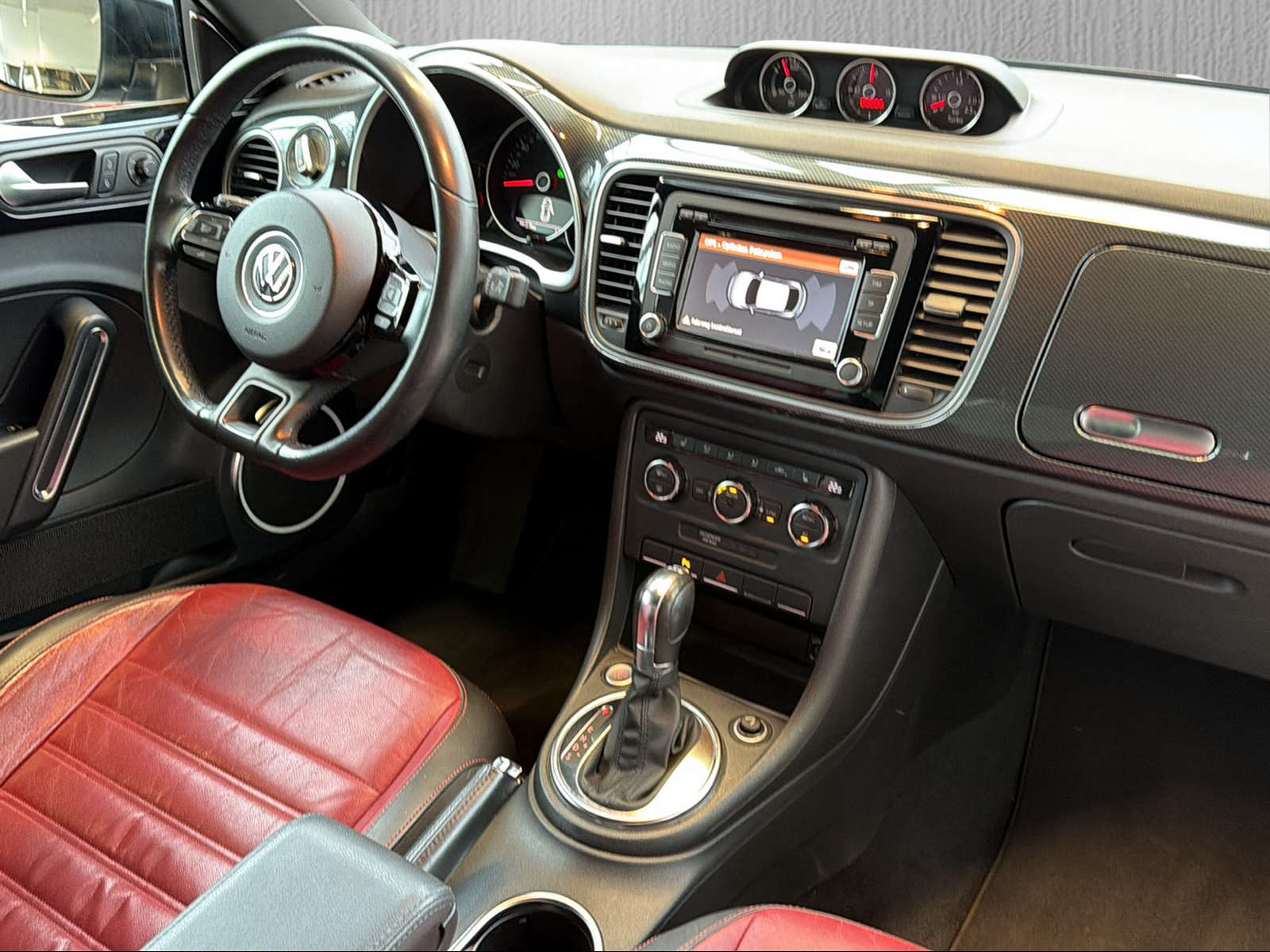 VW Beetle 2.0 TSI Sport DSG-image-11